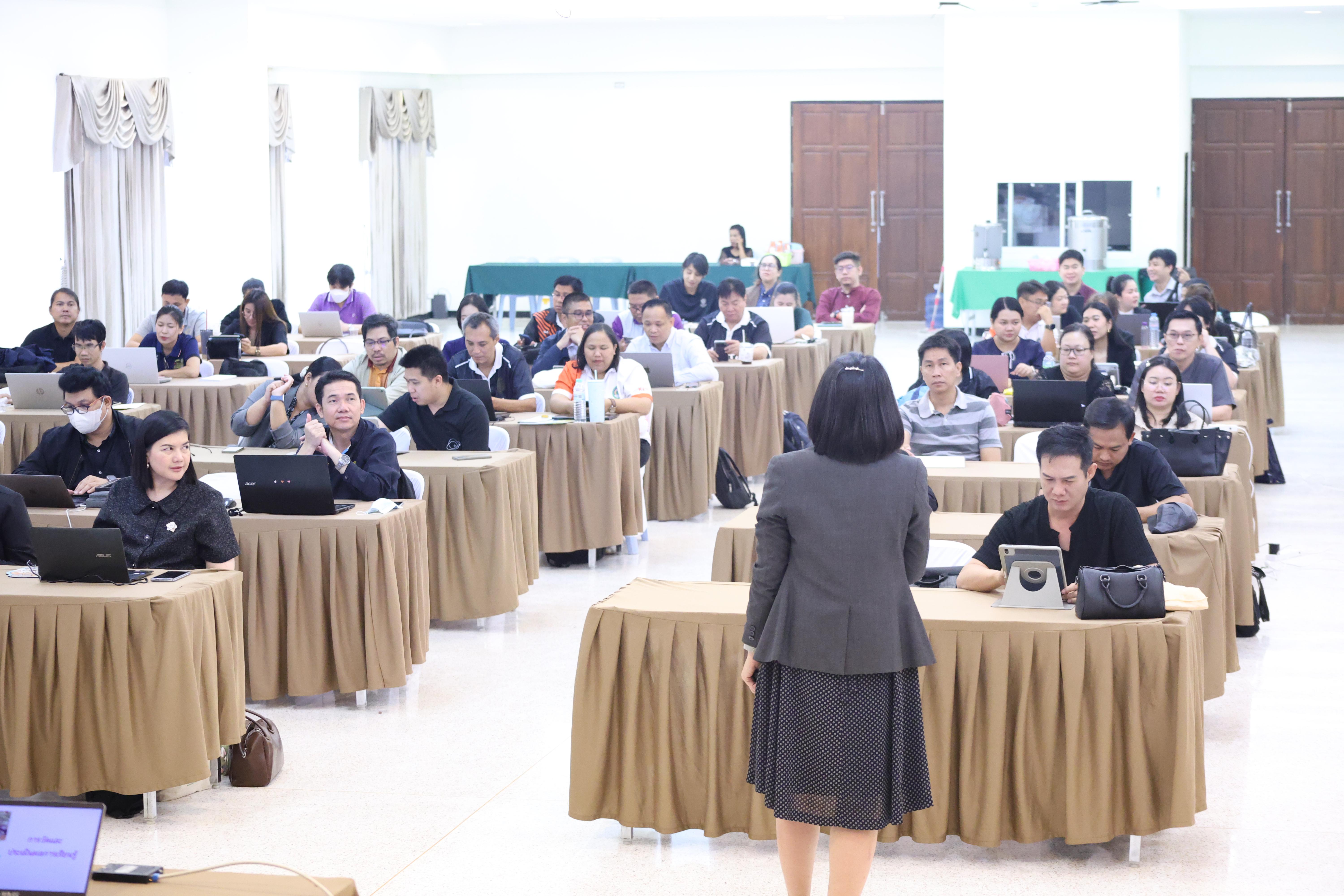 132. จัดโครงการเพื่อพัฒนาพัฒนาสมรรถนะครูของครูสำหรับอาจารย์ผู้สอน และอาจารย์นิเทศหลักสูตรครุศาสตรบัณฑิต ที่มีและยังไม่มีวุฒิทางการศึกษา