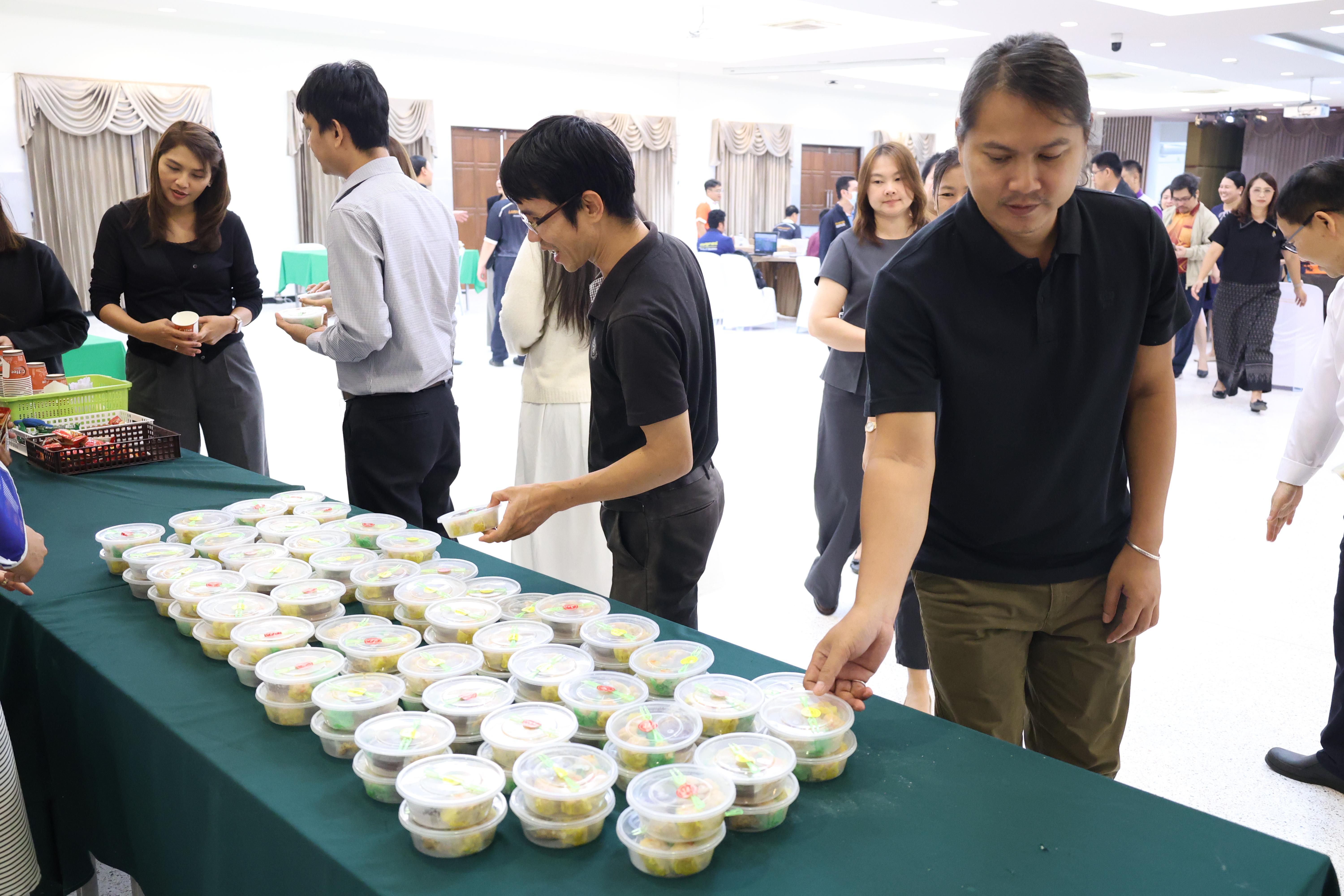 185. จัดโครงการเพื่อพัฒนาพัฒนาสมรรถนะครูของครูสำหรับอาจารย์ผู้สอน และอาจารย์นิเทศหลักสูตรครุศาสตรบัณฑิต ที่มีและยังไม่มีวุฒิทางการศึกษา