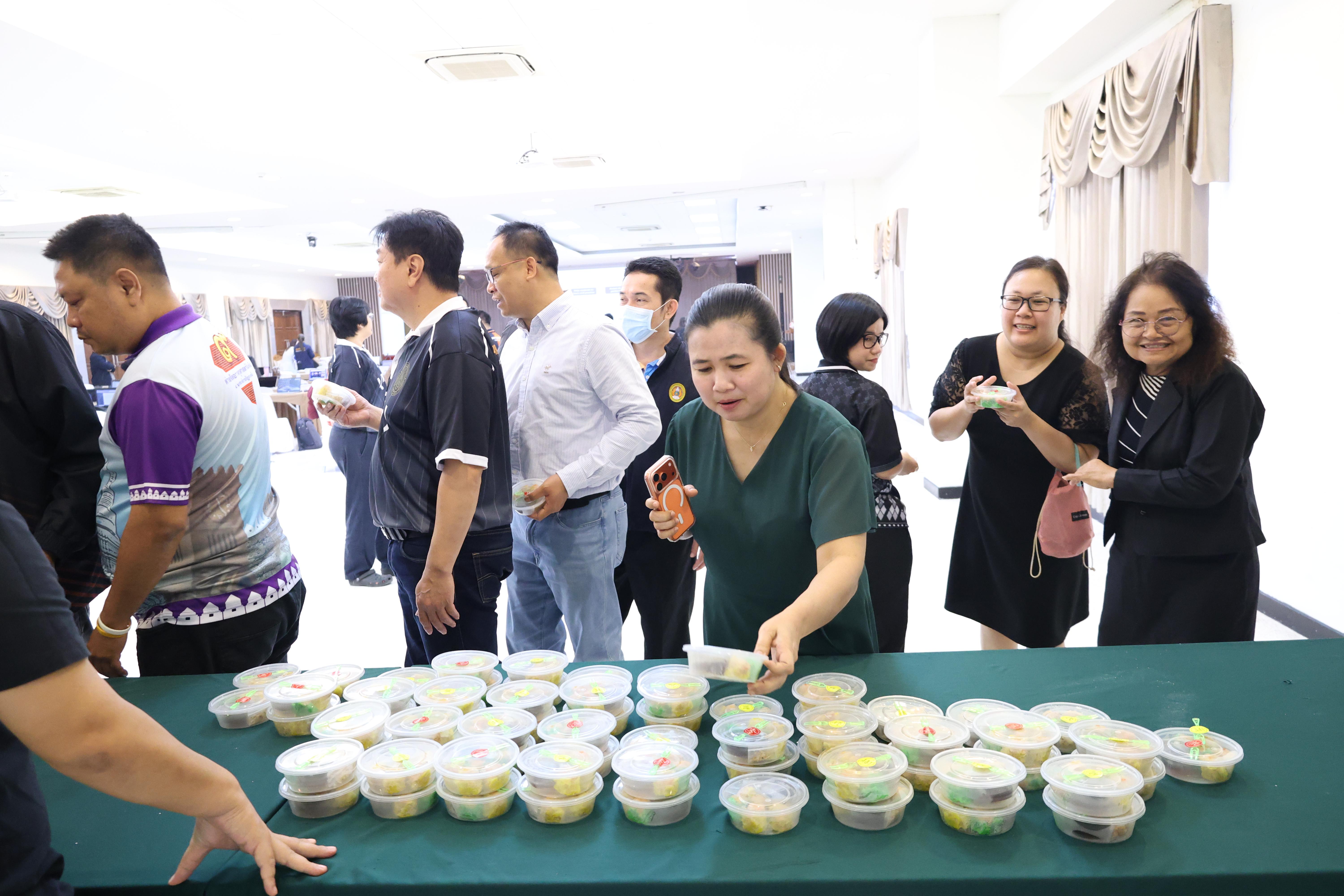 196. จัดโครงการเพื่อพัฒนาพัฒนาสมรรถนะครูของครูสำหรับอาจารย์ผู้สอน และอาจารย์นิเทศหลักสูตรครุศาสตรบัณฑิต ที่มีและยังไม่มีวุฒิทางการศึกษา