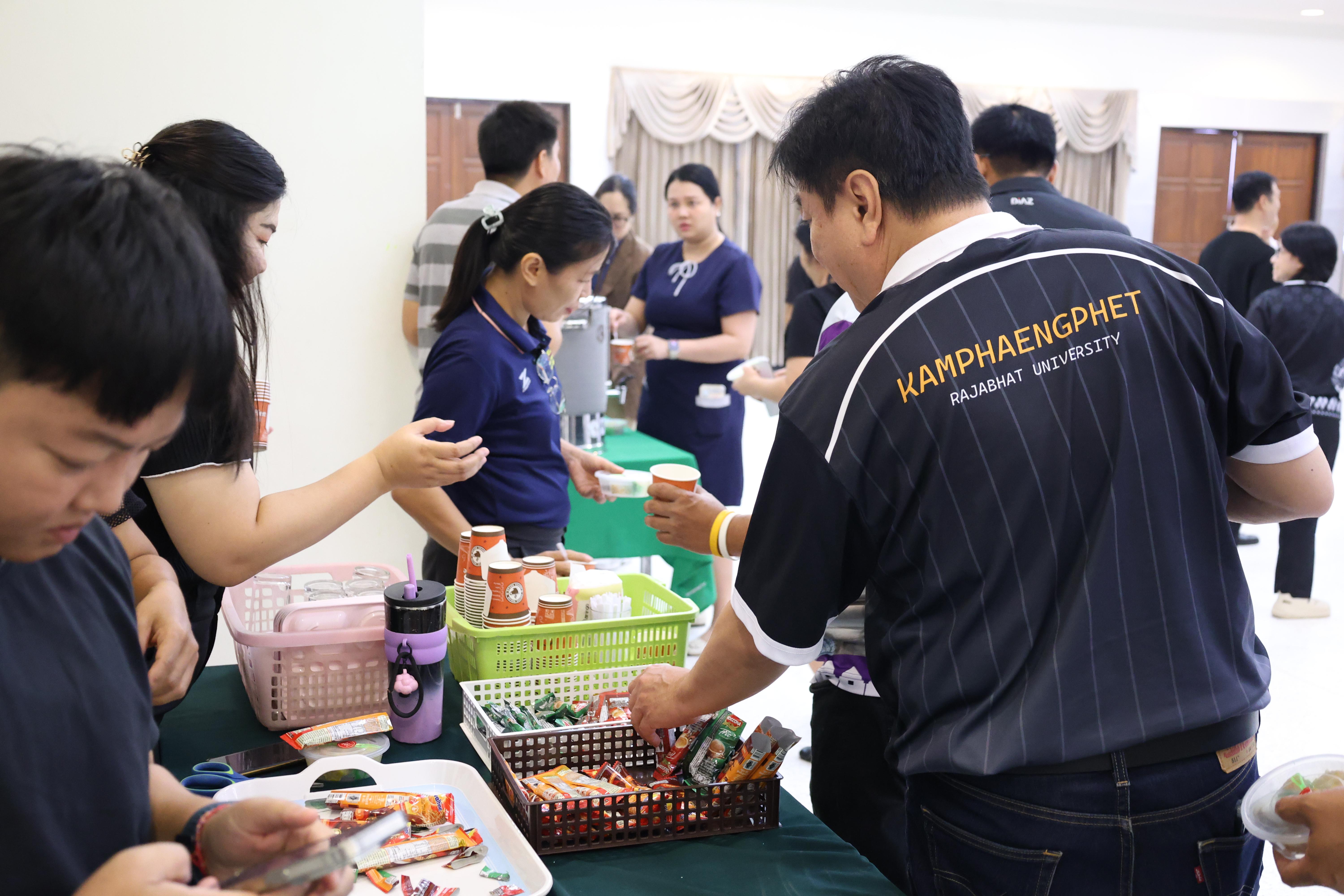 198. จัดโครงการเพื่อพัฒนาพัฒนาสมรรถนะครูของครูสำหรับอาจารย์ผู้สอน และอาจารย์นิเทศหลักสูตรครุศาสตรบัณฑิต ที่มีและยังไม่มีวุฒิทางการศึกษา