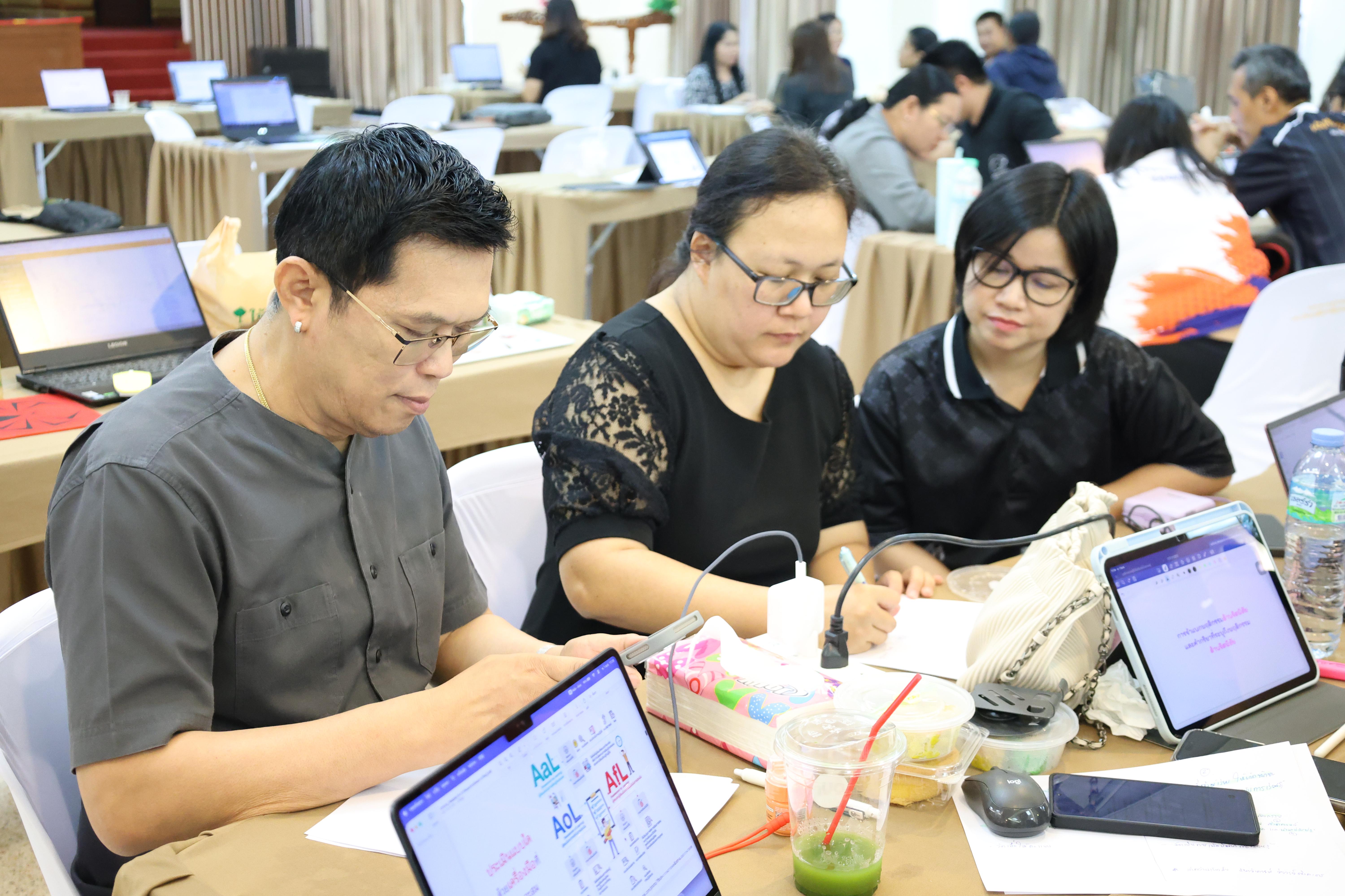 227. จัดโครงการเพื่อพัฒนาพัฒนาสมรรถนะครูของครูสำหรับอาจารย์ผู้สอน และอาจารย์นิเทศหลักสูตรครุศาสตรบัณฑิต ที่มีและยังไม่มีวุฒิทางการศึกษา