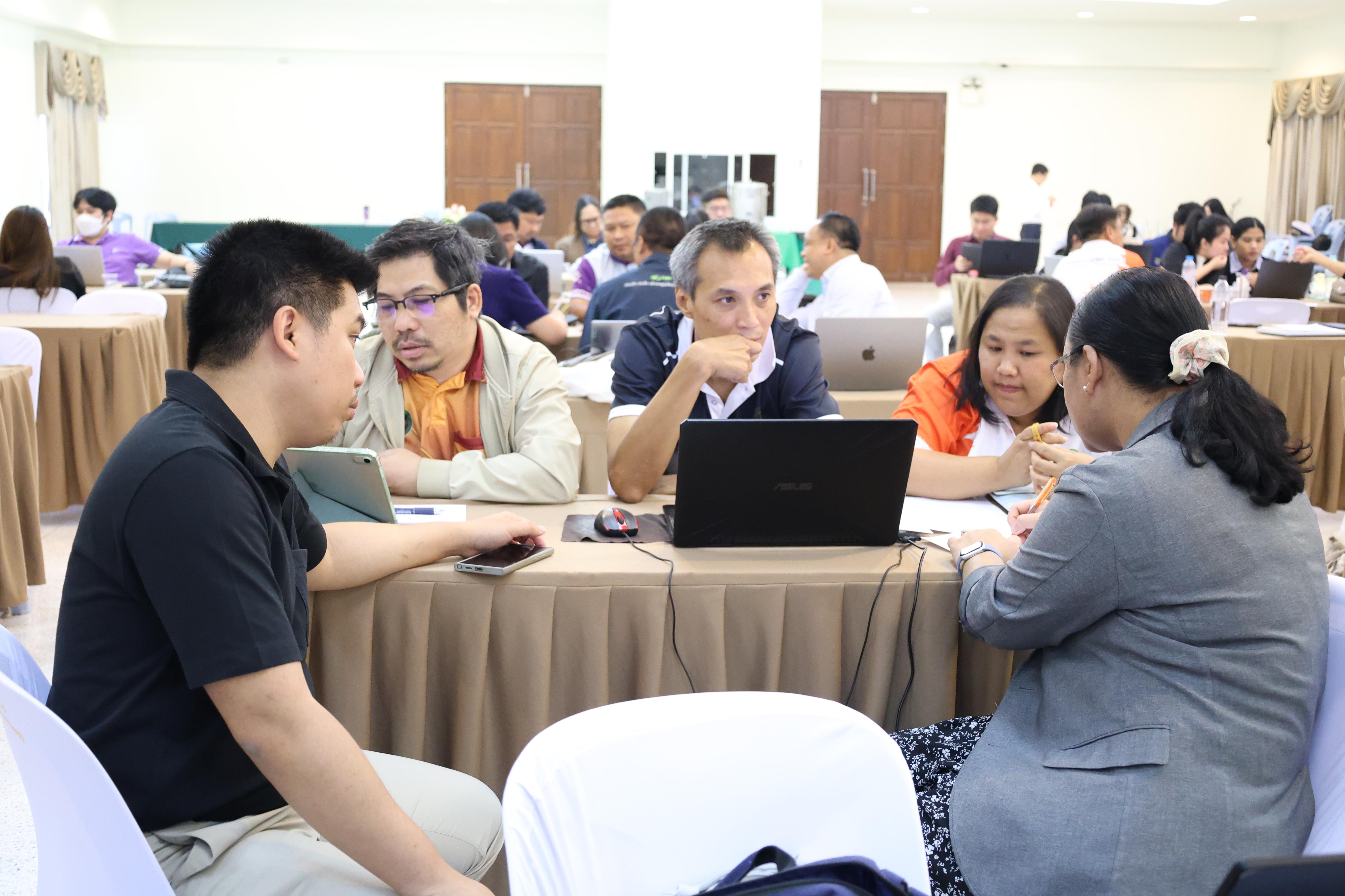 239. จัดโครงการเพื่อพัฒนาพัฒนาสมรรถนะครูของครูสำหรับอาจารย์ผู้สอน และอาจารย์นิเทศหลักสูตรครุศาสตรบัณฑิต ที่มีและยังไม่มีวุฒิทางการศึกษา