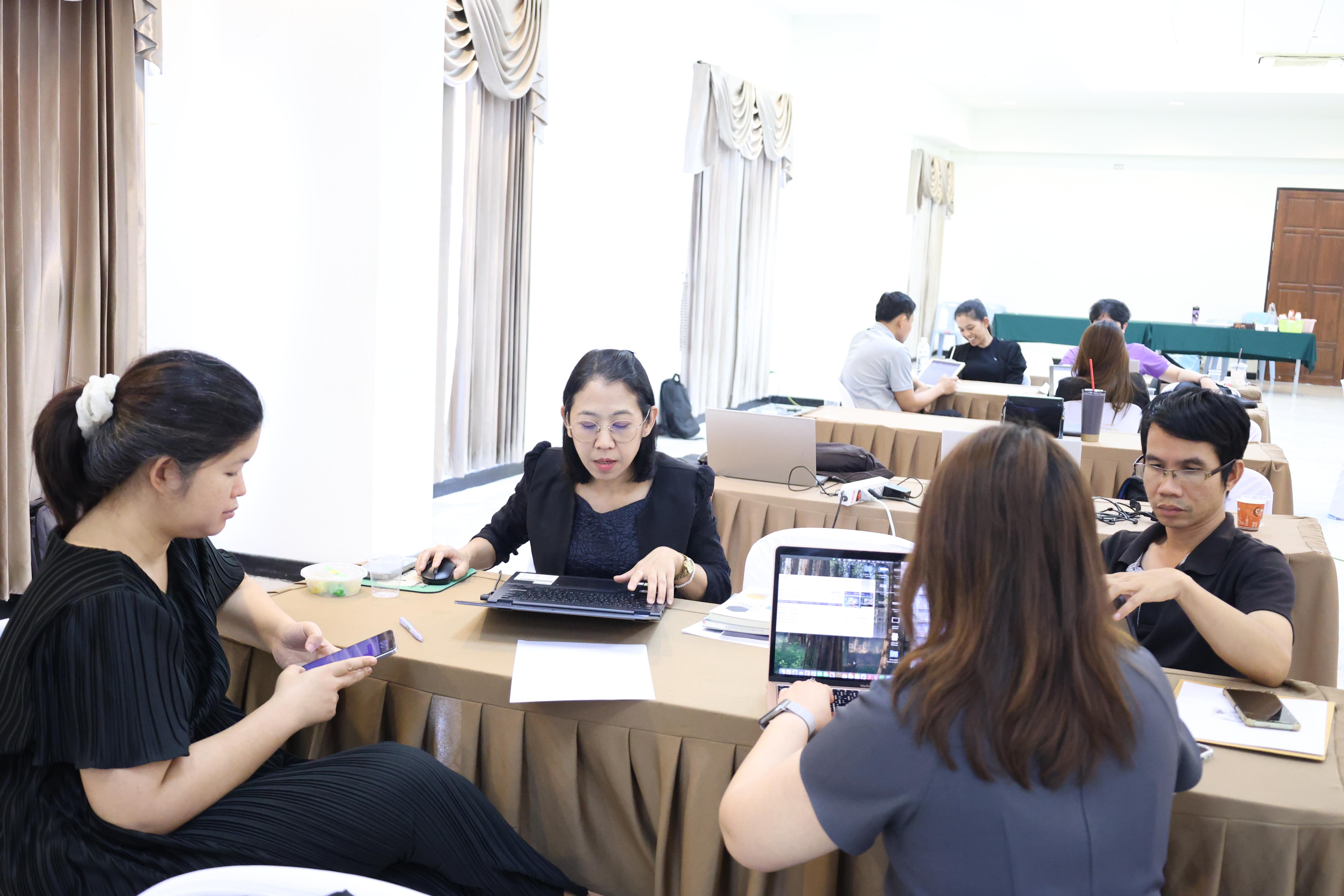 240. จัดโครงการเพื่อพัฒนาพัฒนาสมรรถนะครูของครูสำหรับอาจารย์ผู้สอน และอาจารย์นิเทศหลักสูตรครุศาสตรบัณฑิต ที่มีและยังไม่มีวุฒิทางการศึกษา