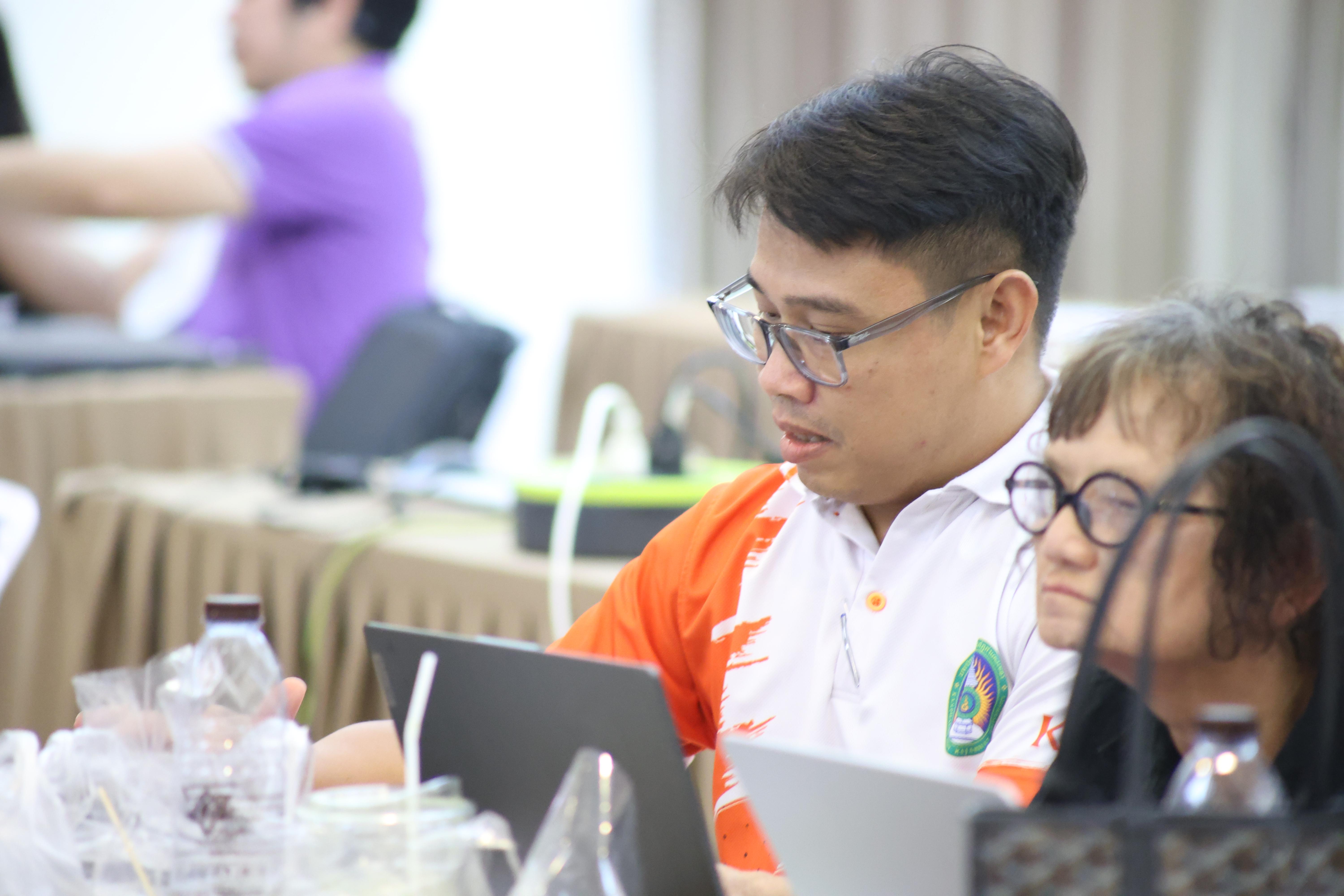 303. จัดโครงการเพื่อพัฒนาพัฒนาสมรรถนะครูของครูสำหรับอาจารย์ผู้สอน และอาจารย์นิเทศหลักสูตรครุศาสตรบัณฑิต ที่มีและยังไม่มีวุฒิทางการศึกษา