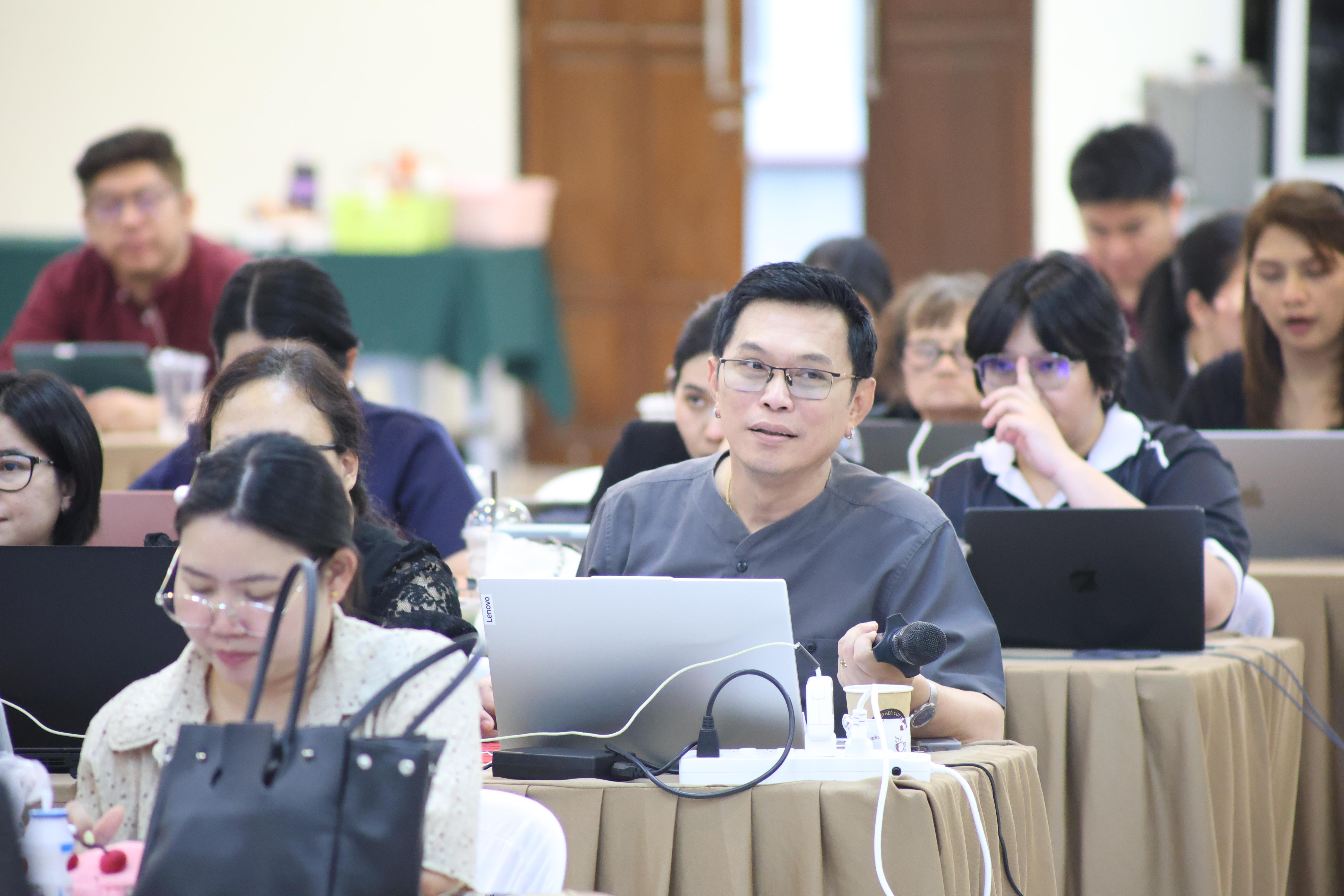 319. จัดโครงการเพื่อพัฒนาพัฒนาสมรรถนะครูของครูสำหรับอาจารย์ผู้สอน และอาจารย์นิเทศหลักสูตรครุศาสตรบัณฑิต ที่มีและยังไม่มีวุฒิทางการศึกษา