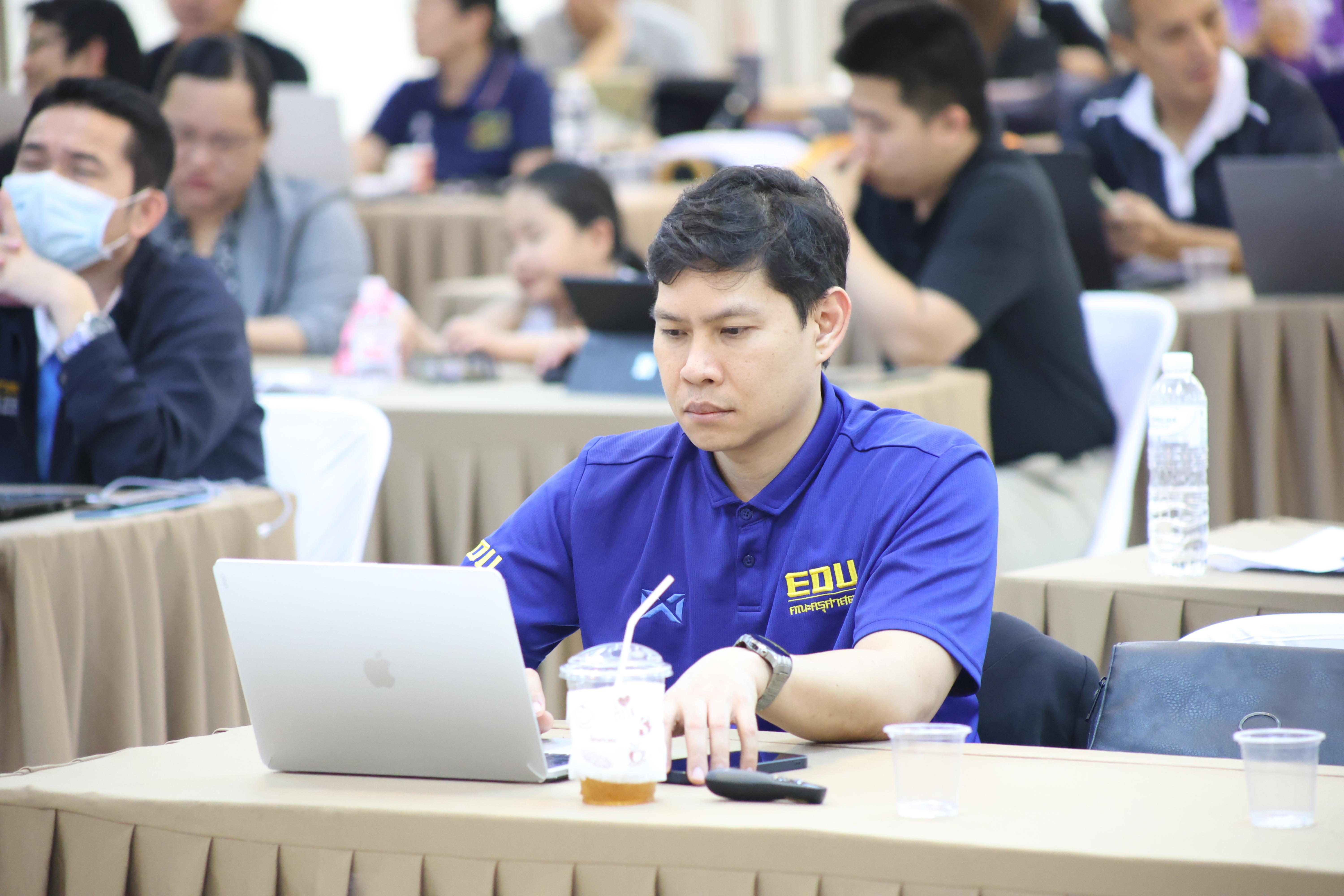 320. จัดโครงการเพื่อพัฒนาพัฒนาสมรรถนะครูของครูสำหรับอาจารย์ผู้สอน และอาจารย์นิเทศหลักสูตรครุศาสตรบัณฑิต ที่มีและยังไม่มีวุฒิทางการศึกษา