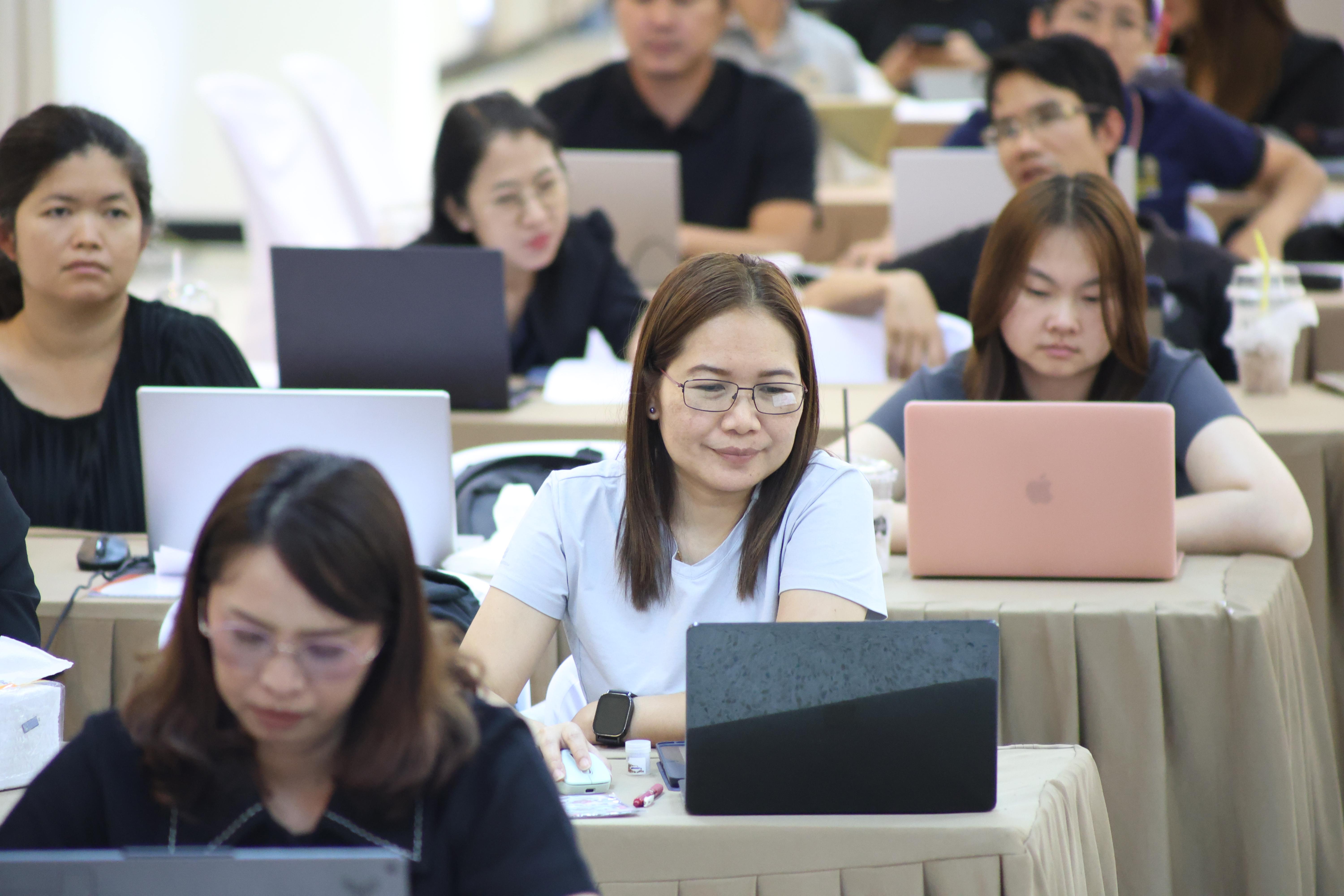 323. จัดโครงการเพื่อพัฒนาพัฒนาสมรรถนะครูของครูสำหรับอาจารย์ผู้สอน และอาจารย์นิเทศหลักสูตรครุศาสตรบัณฑิต ที่มีและยังไม่มีวุฒิทางการศึกษา