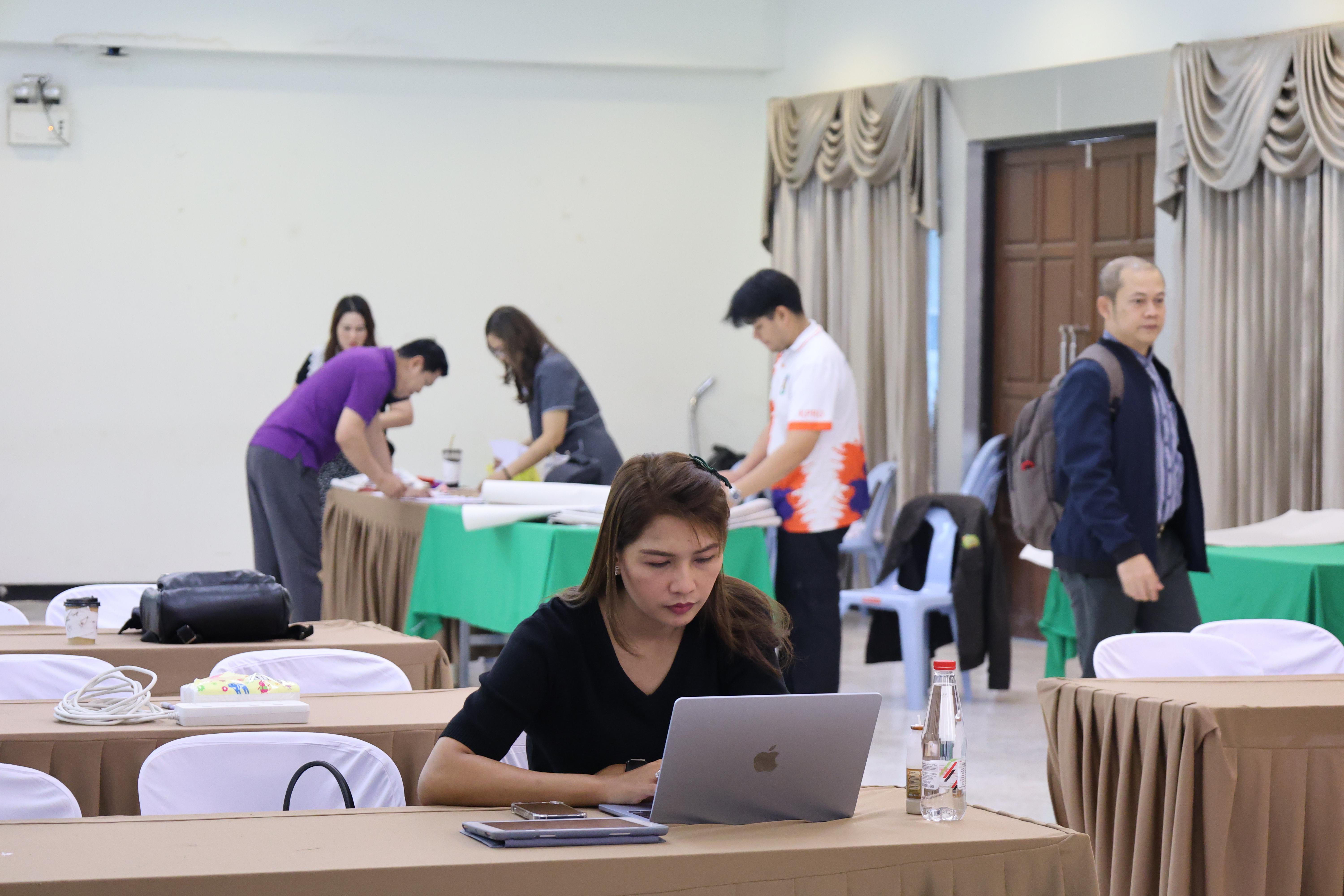 9. คณะครุศาสตร์ มหาวิทยาลัยราชภัฏกำแพงเพชร ได้จัดโครงการพัฒนาสมรรถนะครูของครู มหาวิทยาลัยราชภัฏ 38 แห่ง