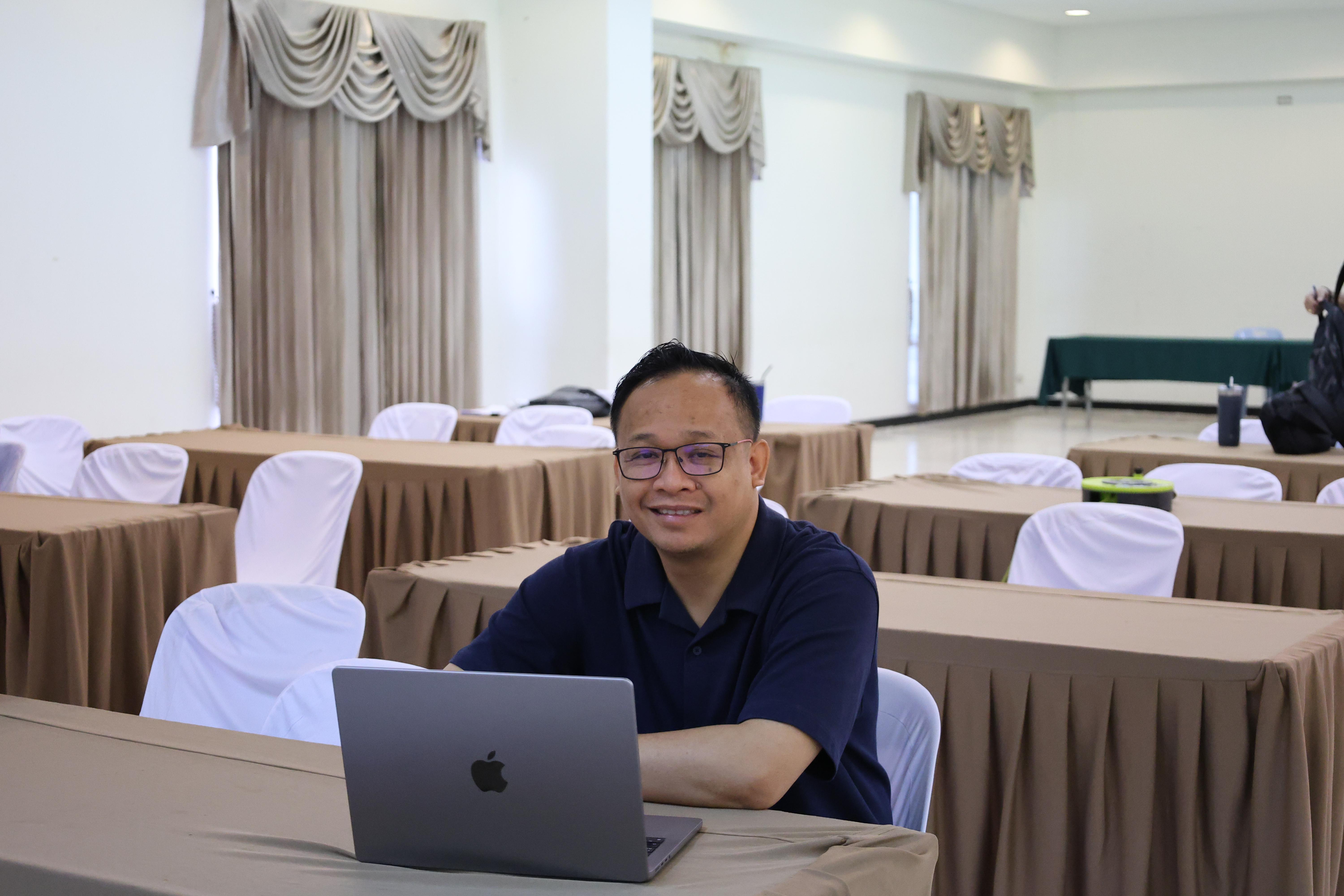 10. คณะครุศาสตร์ มหาวิทยาลัยราชภัฏกำแพงเพชร ได้จัดโครงการพัฒนาสมรรถนะครูของครู มหาวิทยาลัยราชภัฏ 38 แห่ง