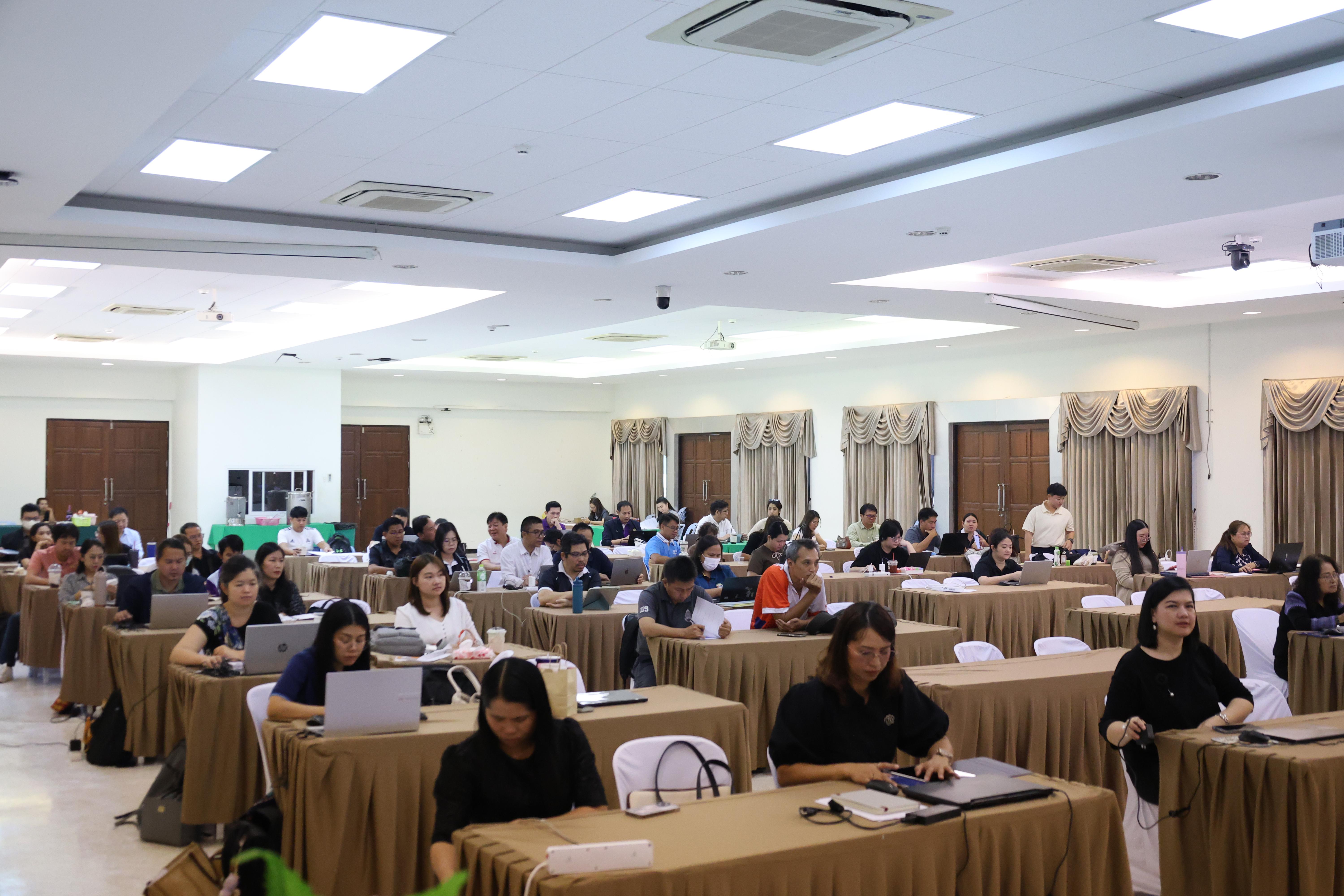 31. คณะครุศาสตร์ มหาวิทยาลัยราชภัฏกำแพงเพชร ได้จัดโครงการพัฒนาสมรรถนะครูของครู มหาวิทยาลัยราชภัฏ 38 แห่ง