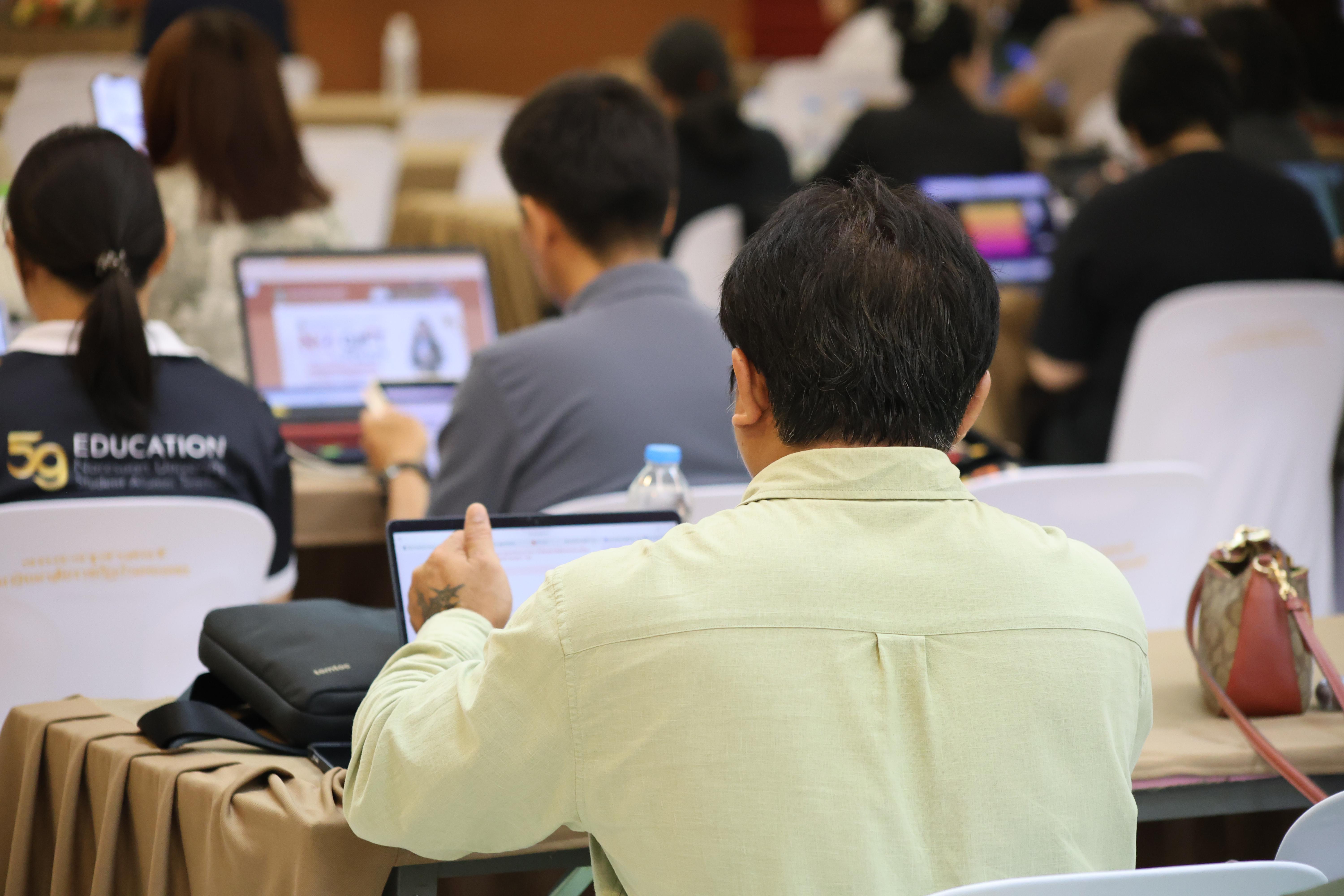 76. คณะครุศาสตร์ มหาวิทยาลัยราชภัฏกำแพงเพชร ได้จัดโครงการพัฒนาสมรรถนะครูของครู มหาวิทยาลัยราชภัฏ 38 แห่ง