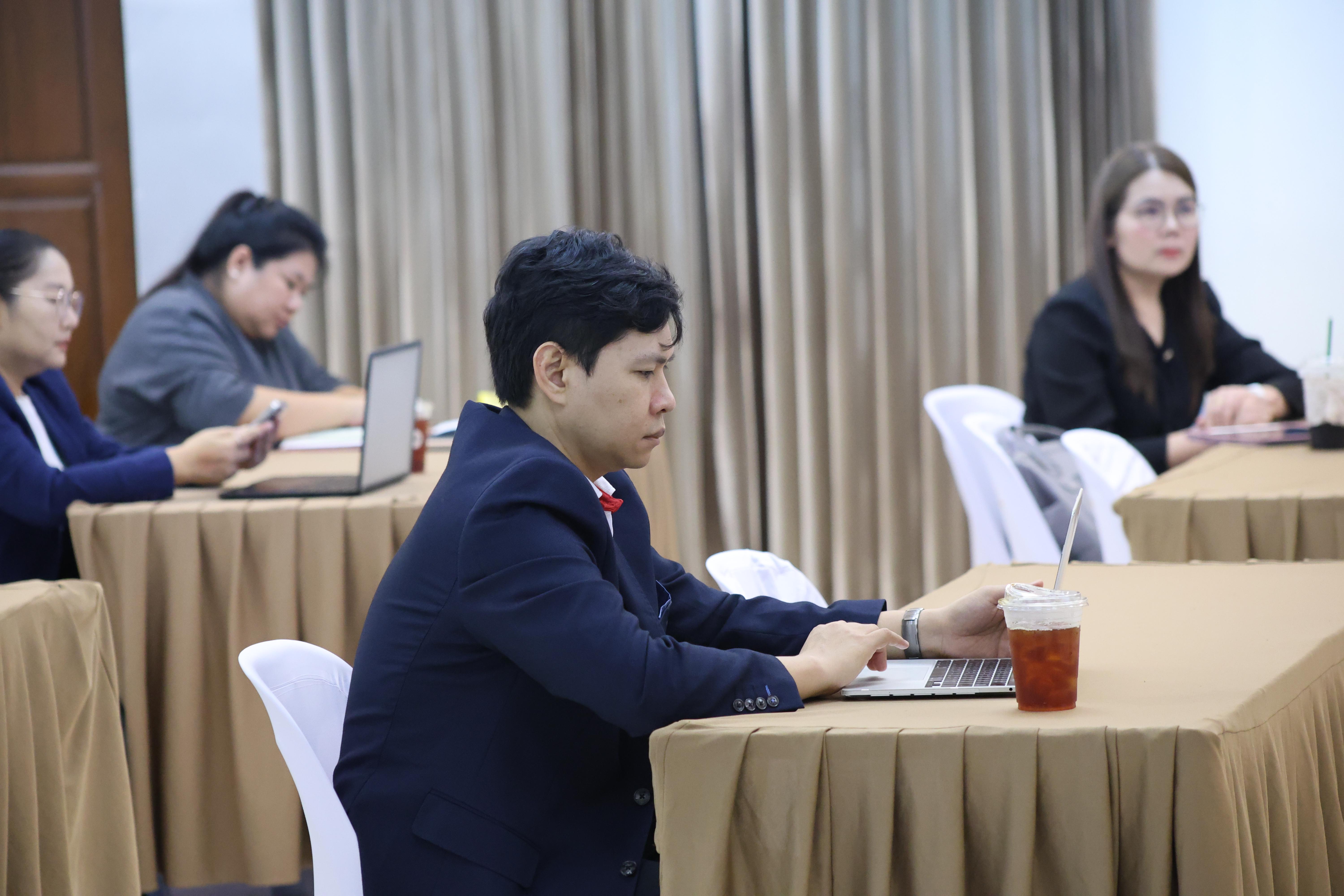 97. คณะครุศาสตร์ มหาวิทยาลัยราชภัฏกำแพงเพชร ได้จัดโครงการพัฒนาสมรรถนะครูของครู มหาวิทยาลัยราชภัฏ 38 แห่ง