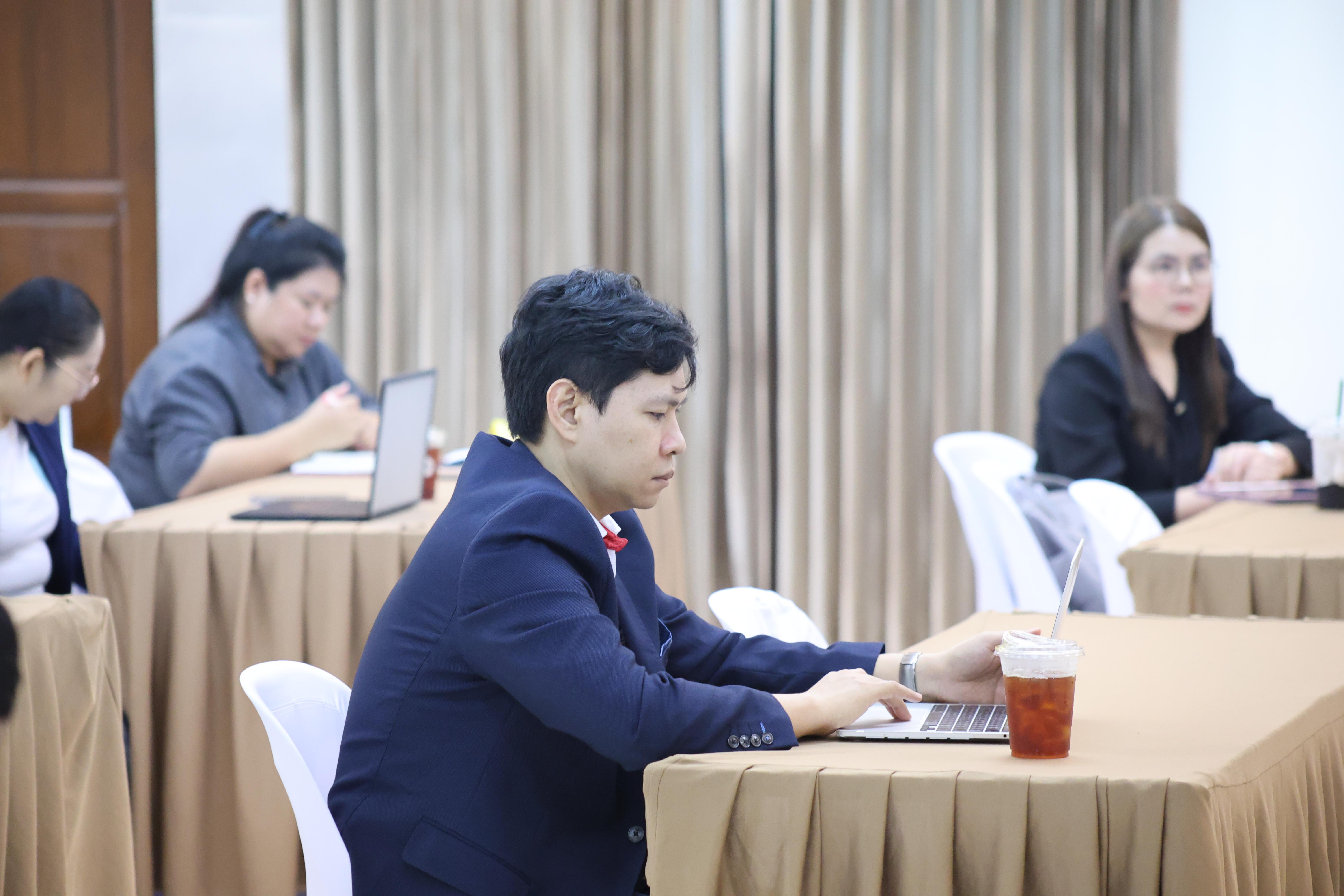 98. คณะครุศาสตร์ มหาวิทยาลัยราชภัฏกำแพงเพชร ได้จัดโครงการพัฒนาสมรรถนะครูของครู มหาวิทยาลัยราชภัฏ 38 แห่ง