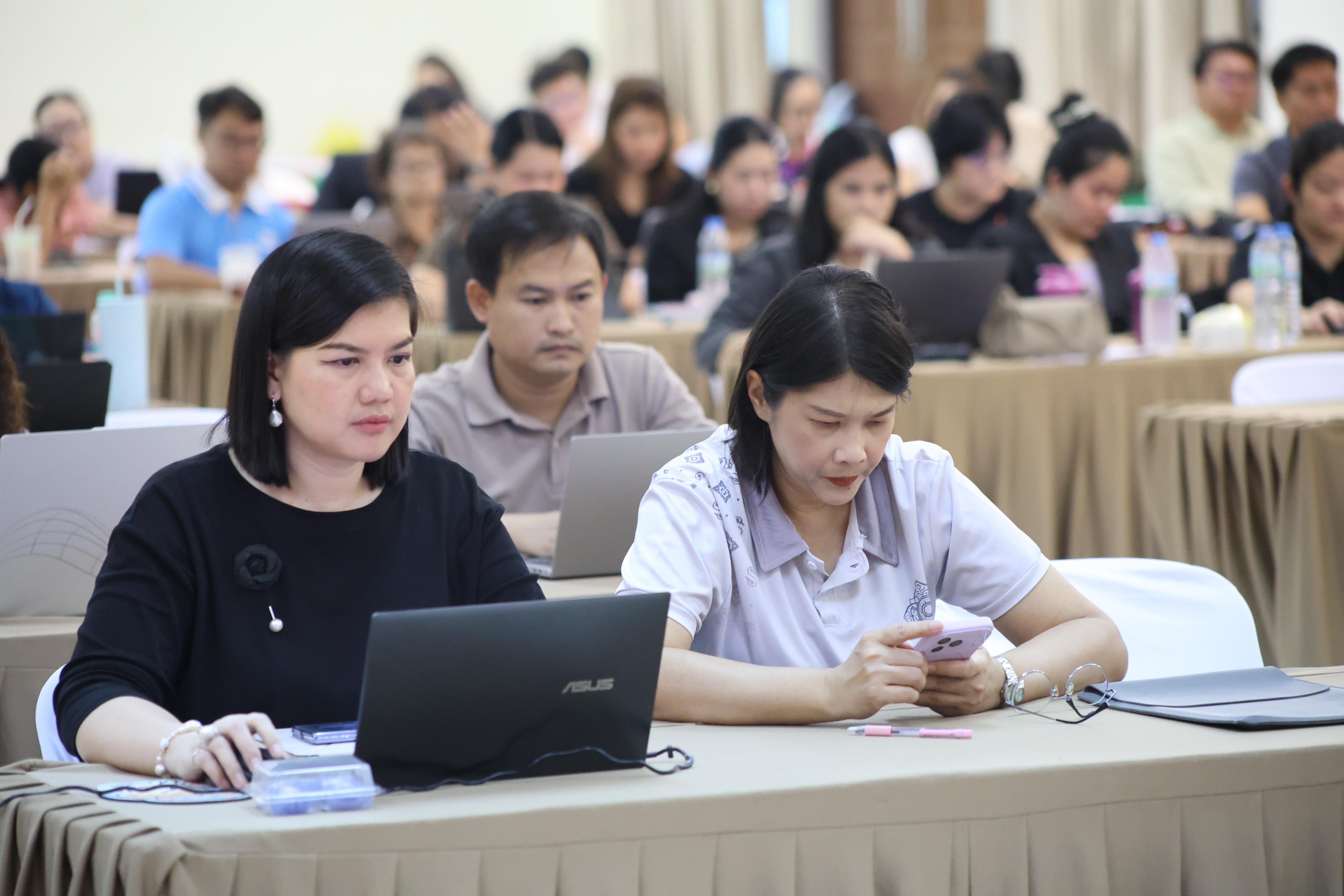 105. คณะครุศาสตร์ มหาวิทยาลัยราชภัฏกำแพงเพชร ได้จัดโครงการพัฒนาสมรรถนะครูของครู มหาวิทยาลัยราชภัฏ 38 แห่ง