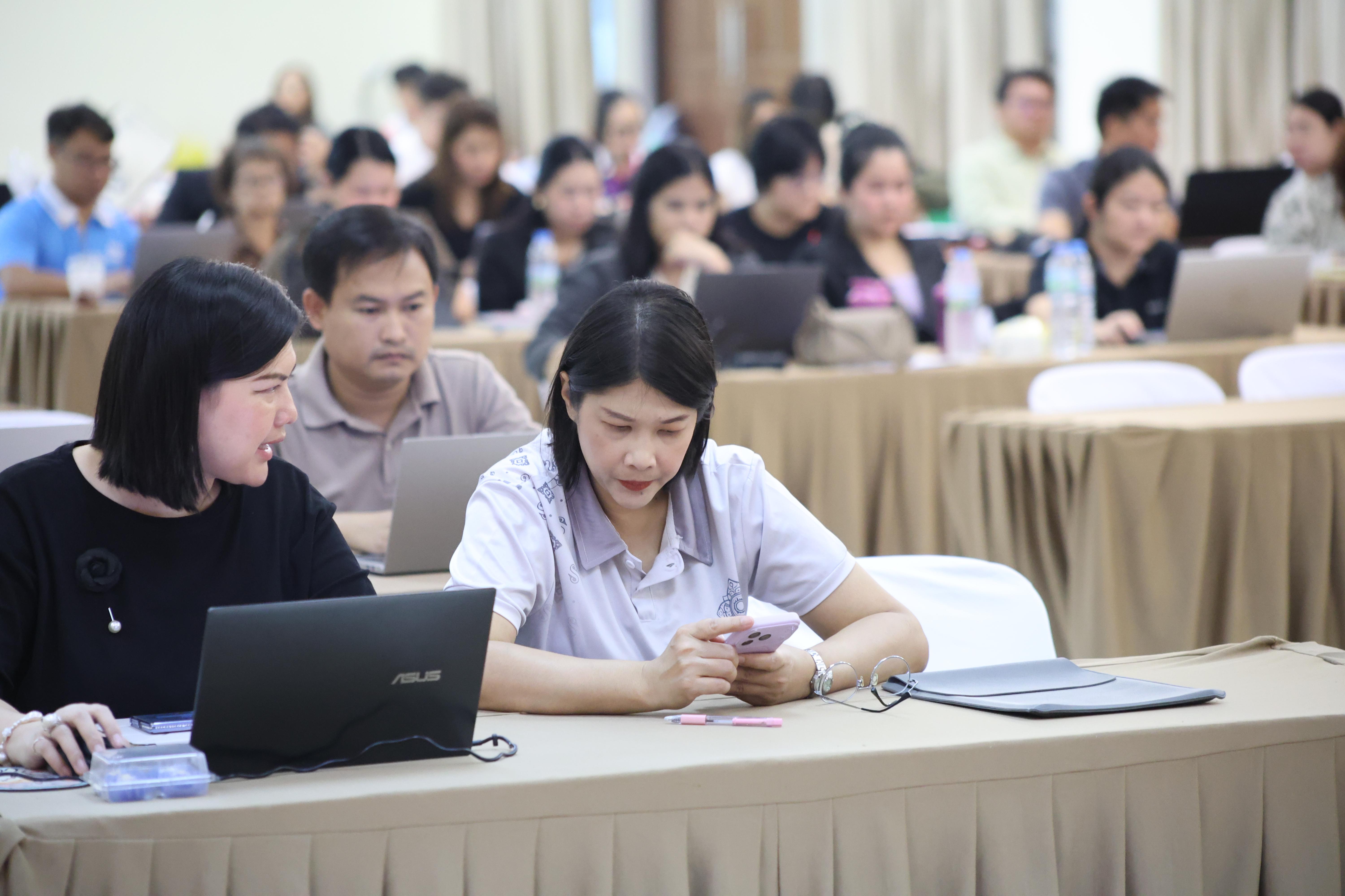 106. คณะครุศาสตร์ มหาวิทยาลัยราชภัฏกำแพงเพชร ได้จัดโครงการพัฒนาสมรรถนะครูของครู มหาวิทยาลัยราชภัฏ 38 แห่ง