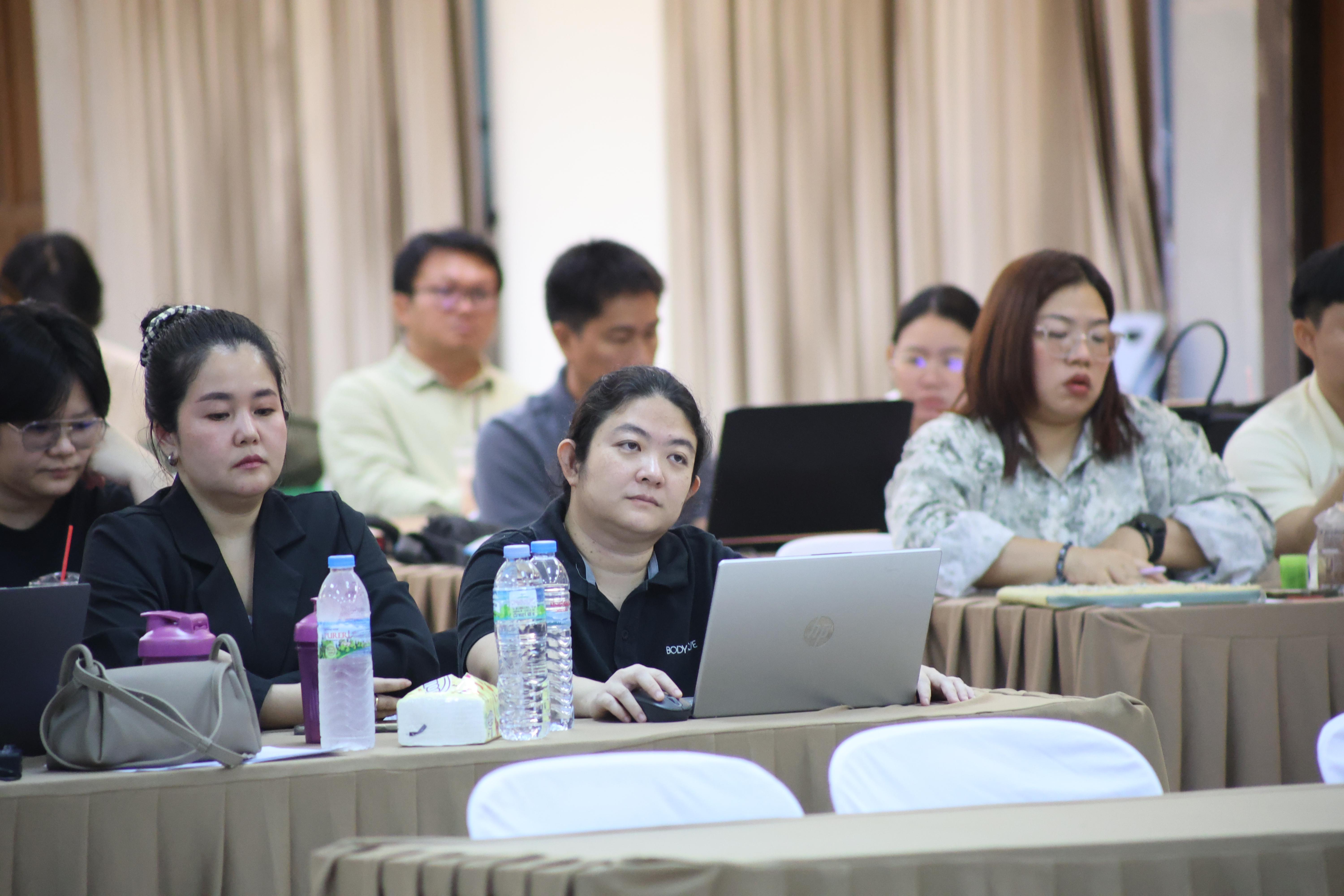 107. คณะครุศาสตร์ มหาวิทยาลัยราชภัฏกำแพงเพชร ได้จัดโครงการพัฒนาสมรรถนะครูของครู มหาวิทยาลัยราชภัฏ 38 แห่ง