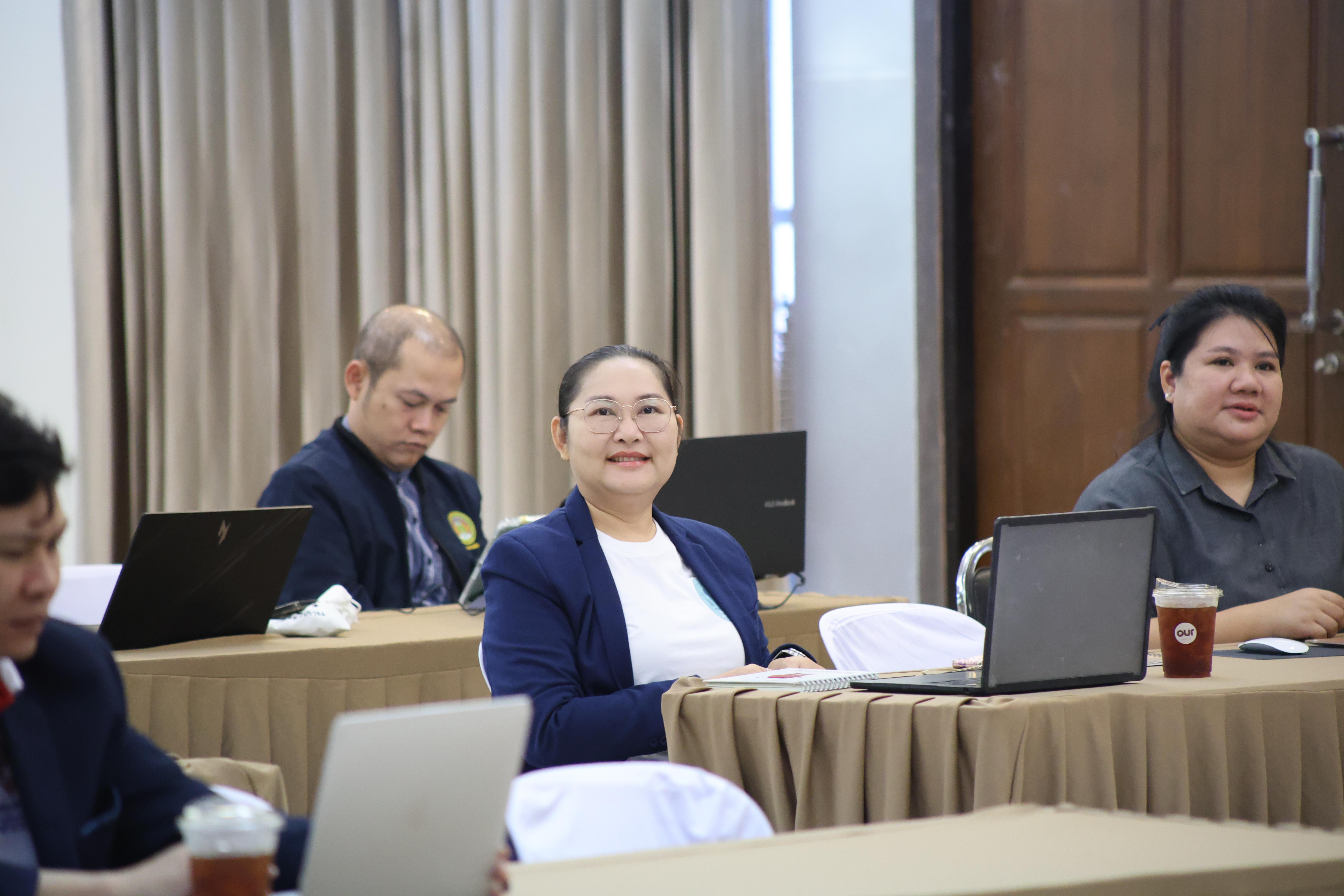 110. คณะครุศาสตร์ มหาวิทยาลัยราชภัฏกำแพงเพชร ได้จัดโครงการพัฒนาสมรรถนะครูของครู มหาวิทยาลัยราชภัฏ 38 แห่ง