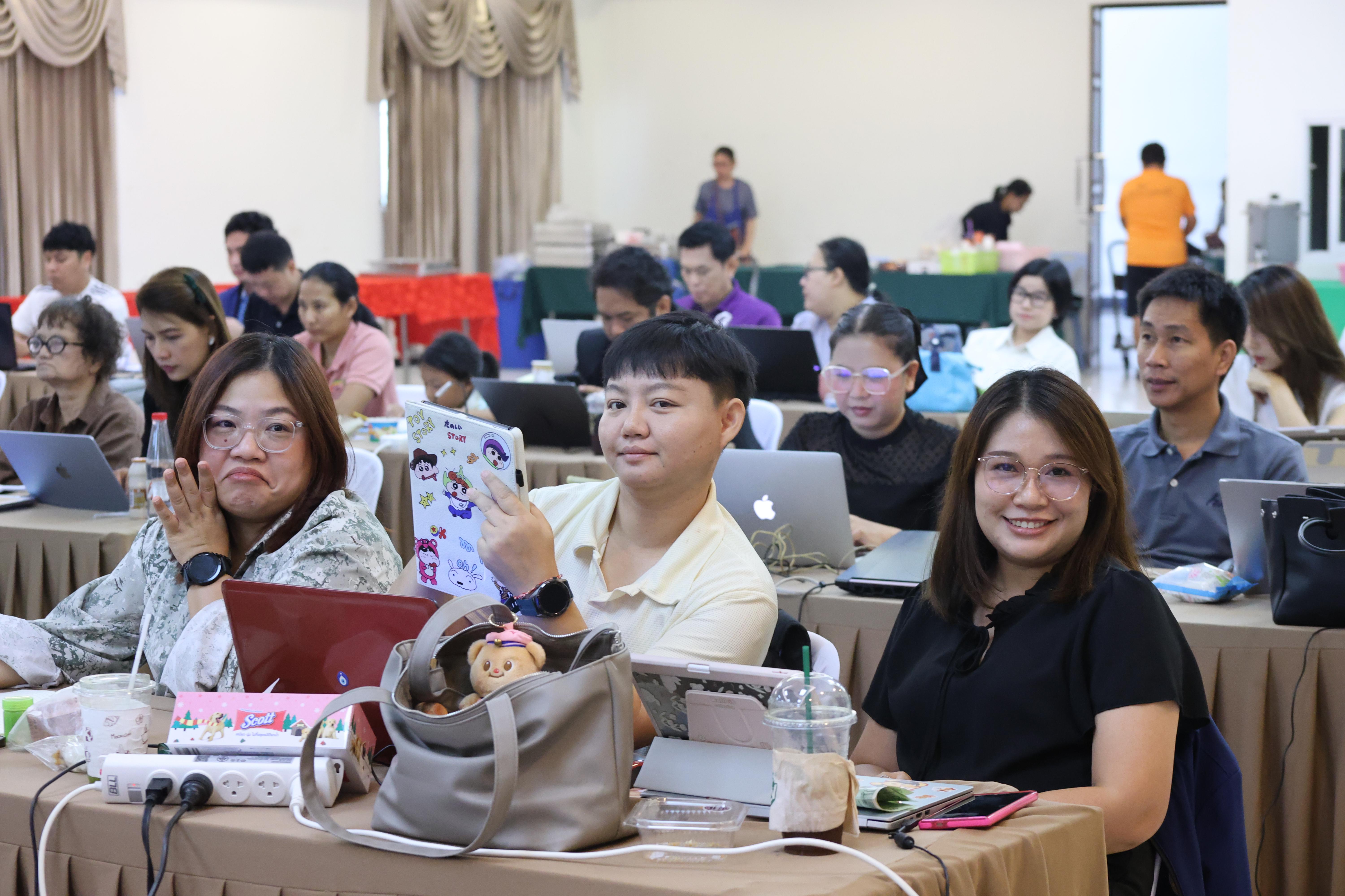 160. คณะครุศาสตร์ มหาวิทยาลัยราชภัฏกำแพงเพชร ได้จัดโครงการพัฒนาสมรรถนะครูของครู มหาวิทยาลัยราชภัฏ 38 แห่ง