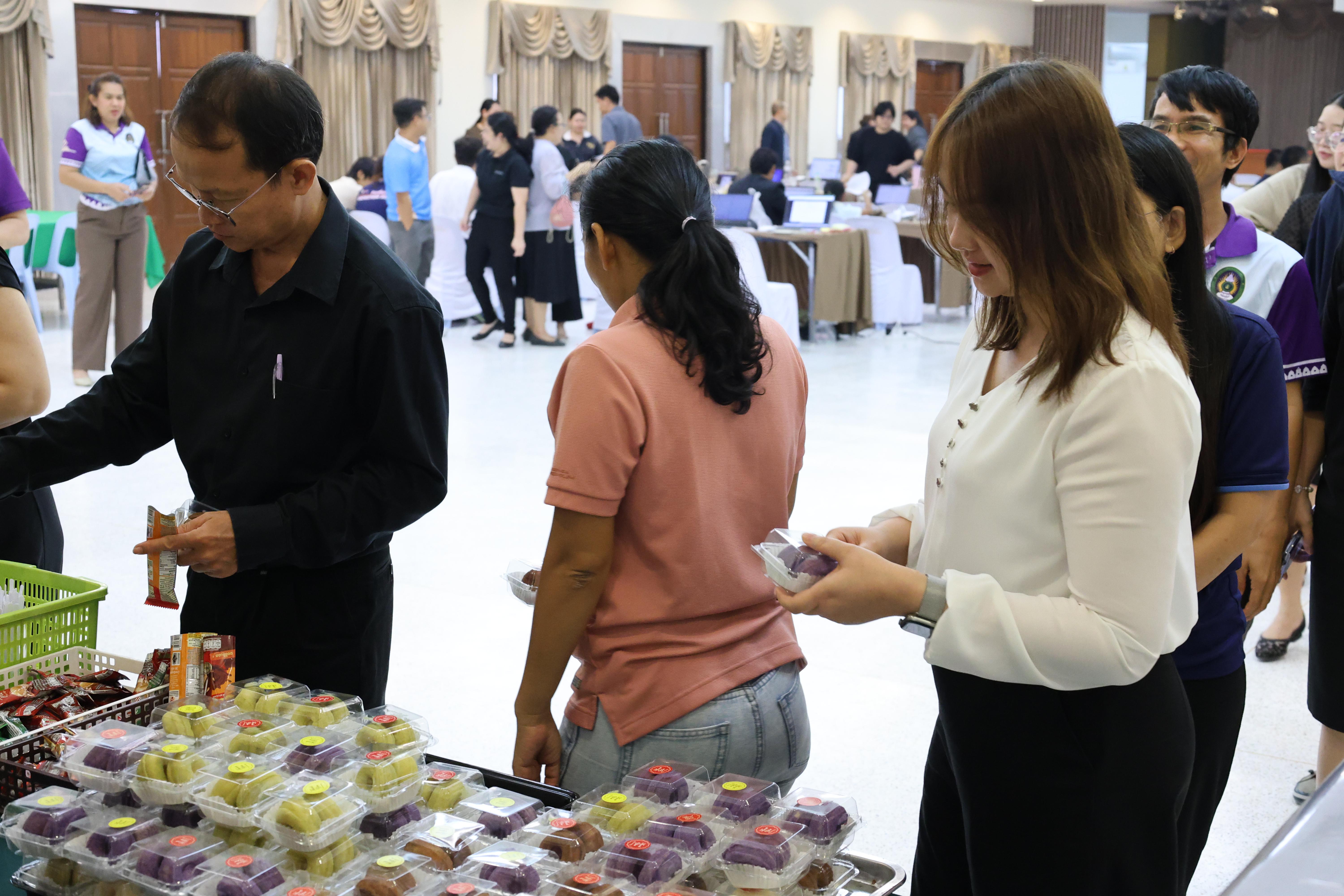 192. คณะครุศาสตร์ มหาวิทยาลัยราชภัฏกำแพงเพชร ได้จัดโครงการพัฒนาสมรรถนะครูของครู มหาวิทยาลัยราชภัฏ 38 แห่ง