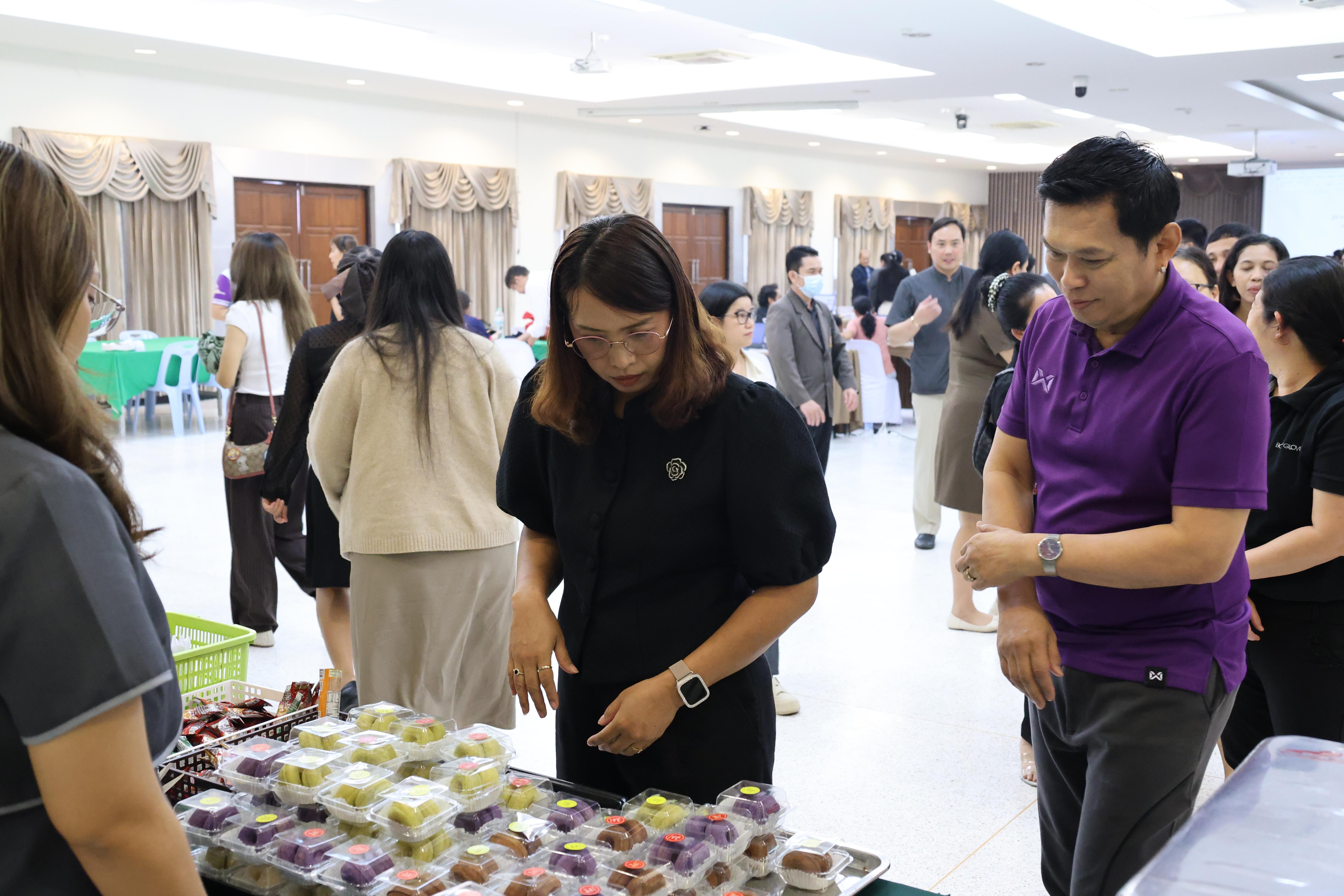 199. คณะครุศาสตร์ มหาวิทยาลัยราชภัฏกำแพงเพชร ได้จัดโครงการพัฒนาสมรรถนะครูของครู มหาวิทยาลัยราชภัฏ 38 แห่ง