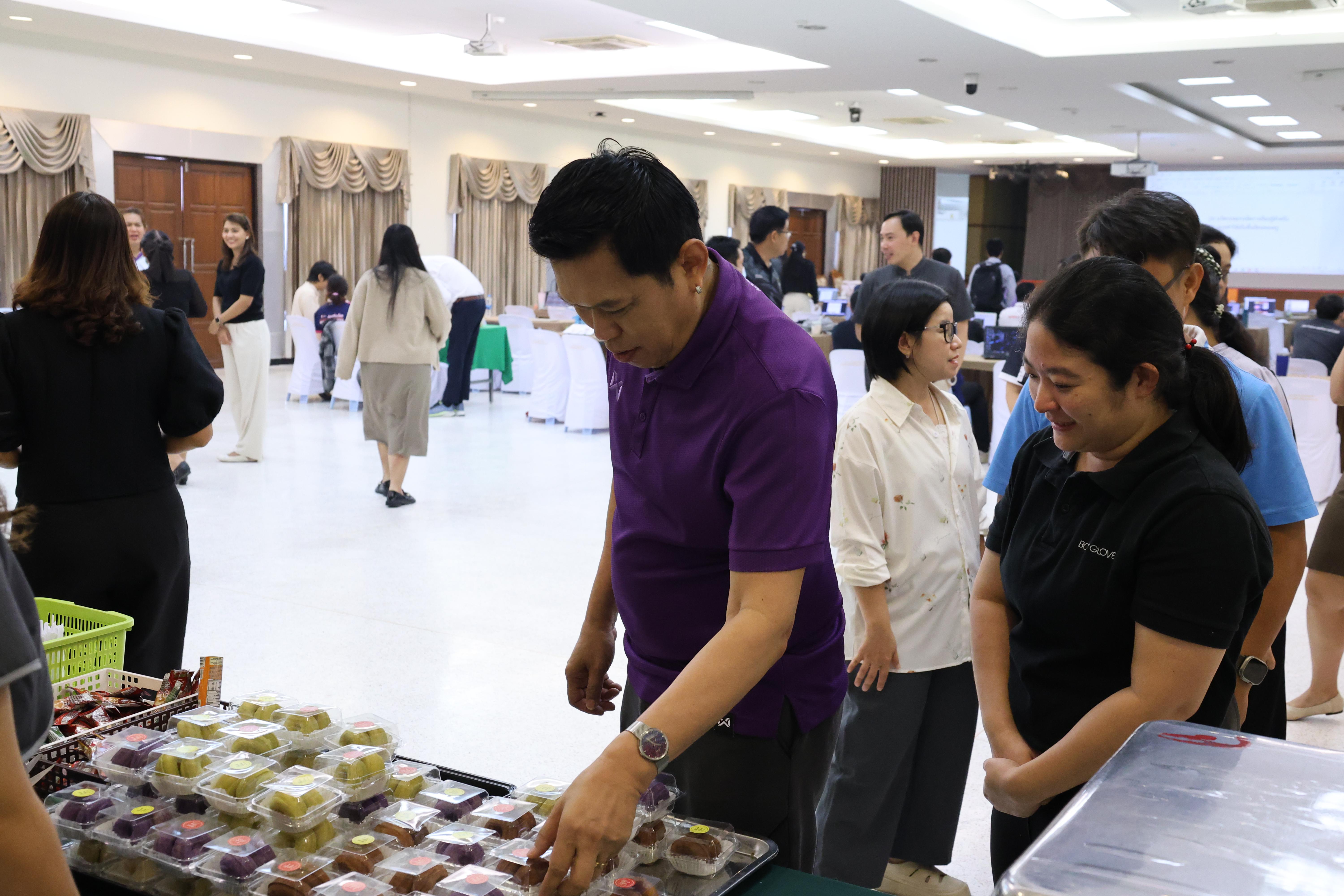 200. คณะครุศาสตร์ มหาวิทยาลัยราชภัฏกำแพงเพชร ได้จัดโครงการพัฒนาสมรรถนะครูของครู มหาวิทยาลัยราชภัฏ 38 แห่ง