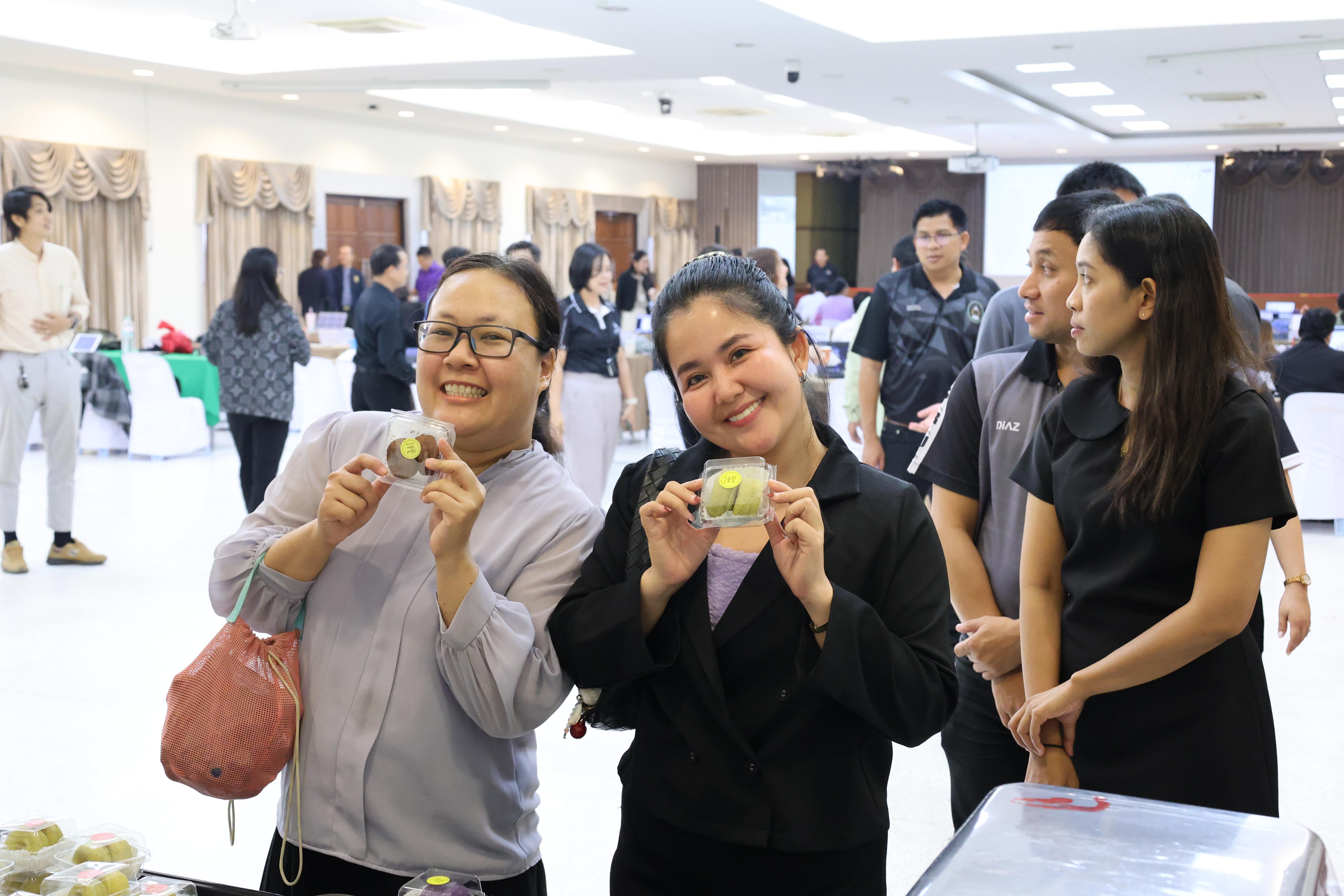 205. คณะครุศาสตร์ มหาวิทยาลัยราชภัฏกำแพงเพชร ได้จัดโครงการพัฒนาสมรรถนะครูของครู มหาวิทยาลัยราชภัฏ 38 แห่ง