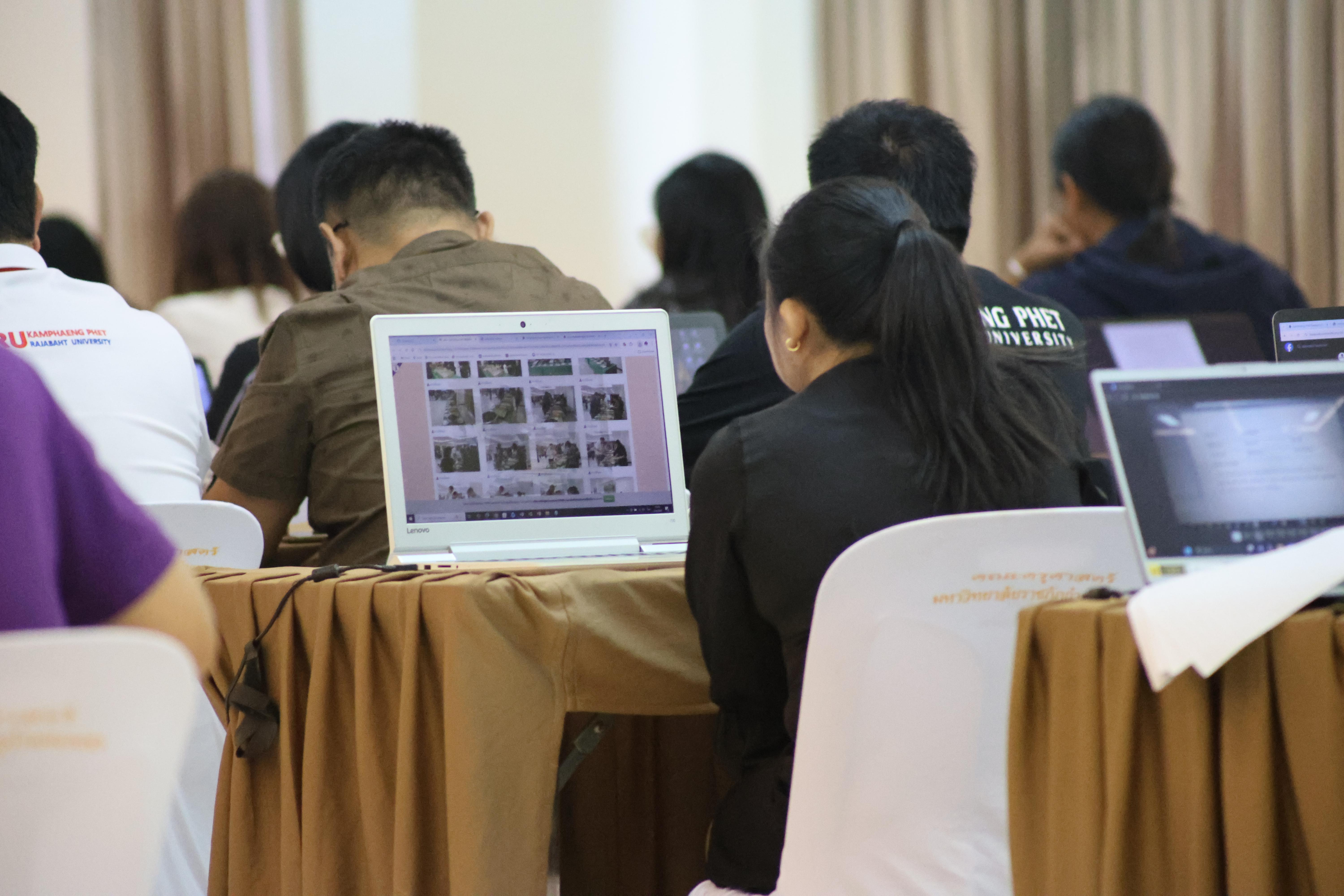 214. คณะครุศาสตร์ มหาวิทยาลัยราชภัฏกำแพงเพชร ได้จัดโครงการพัฒนาสมรรถนะครูของครู มหาวิทยาลัยราชภัฏ 38 แห่ง