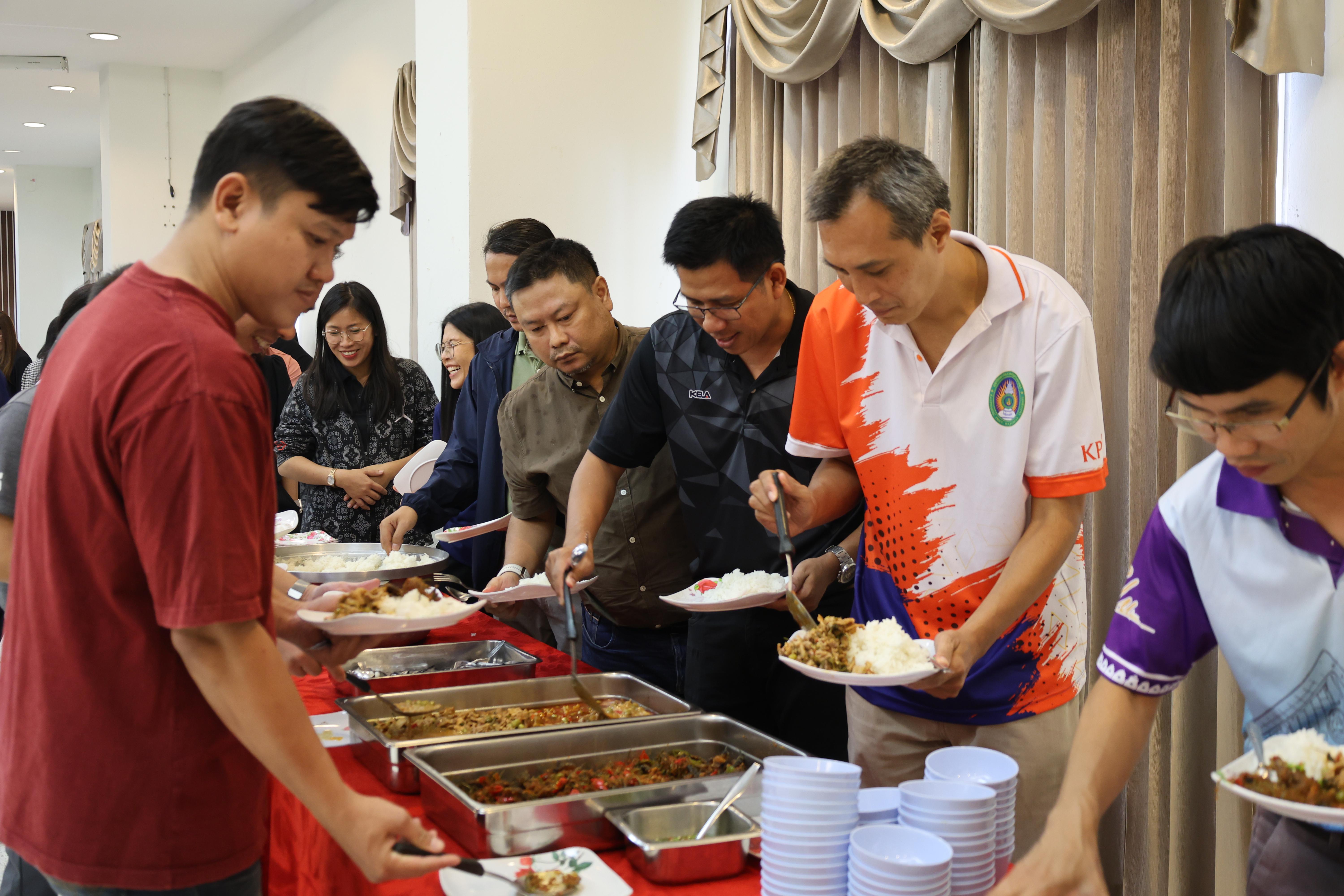 230. คณะครุศาสตร์ มหาวิทยาลัยราชภัฏกำแพงเพชร ได้จัดโครงการพัฒนาสมรรถนะครูของครู มหาวิทยาลัยราชภัฏ 38 แห่ง