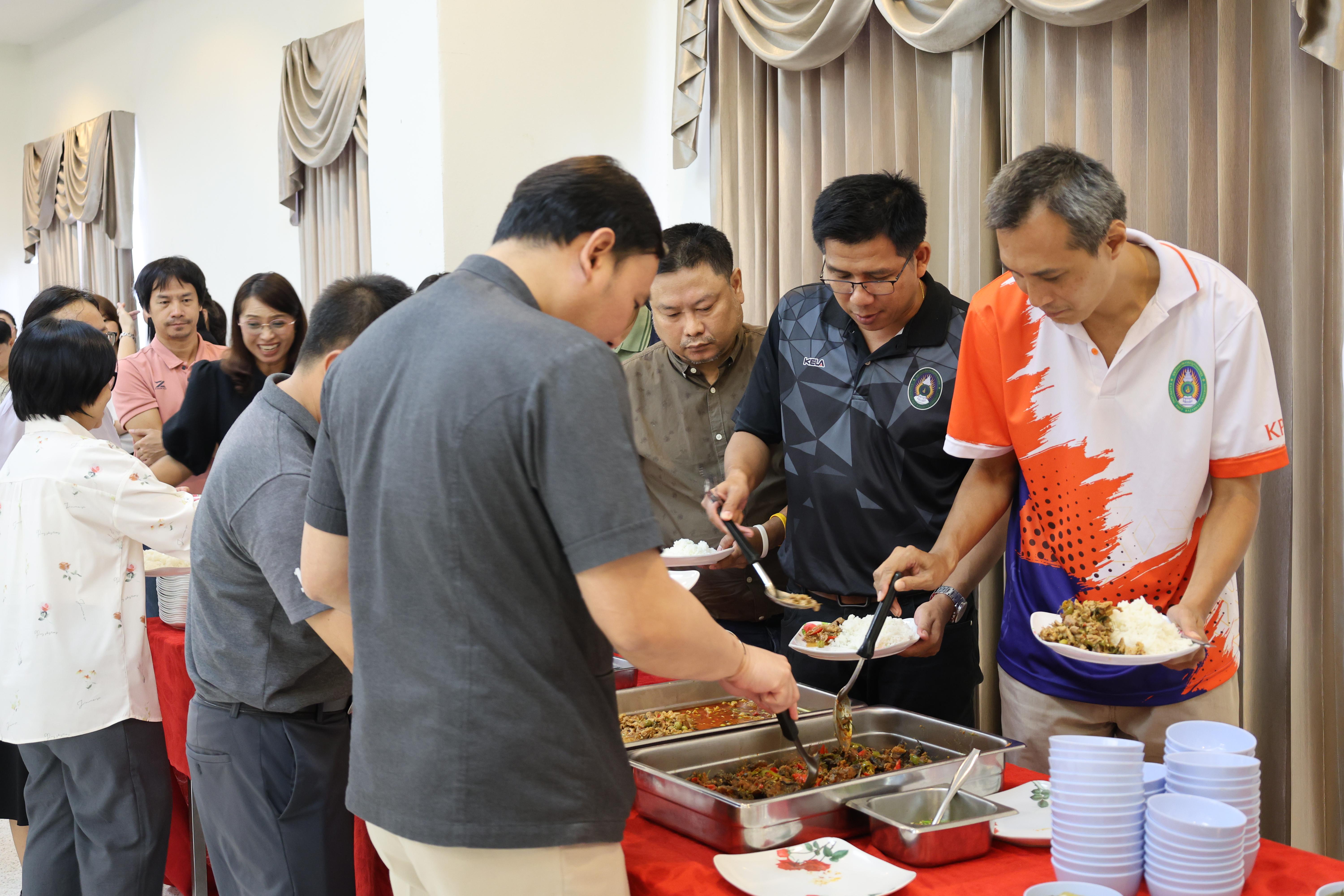 231. คณะครุศาสตร์ มหาวิทยาลัยราชภัฏกำแพงเพชร ได้จัดโครงการพัฒนาสมรรถนะครูของครู มหาวิทยาลัยราชภัฏ 38 แห่ง