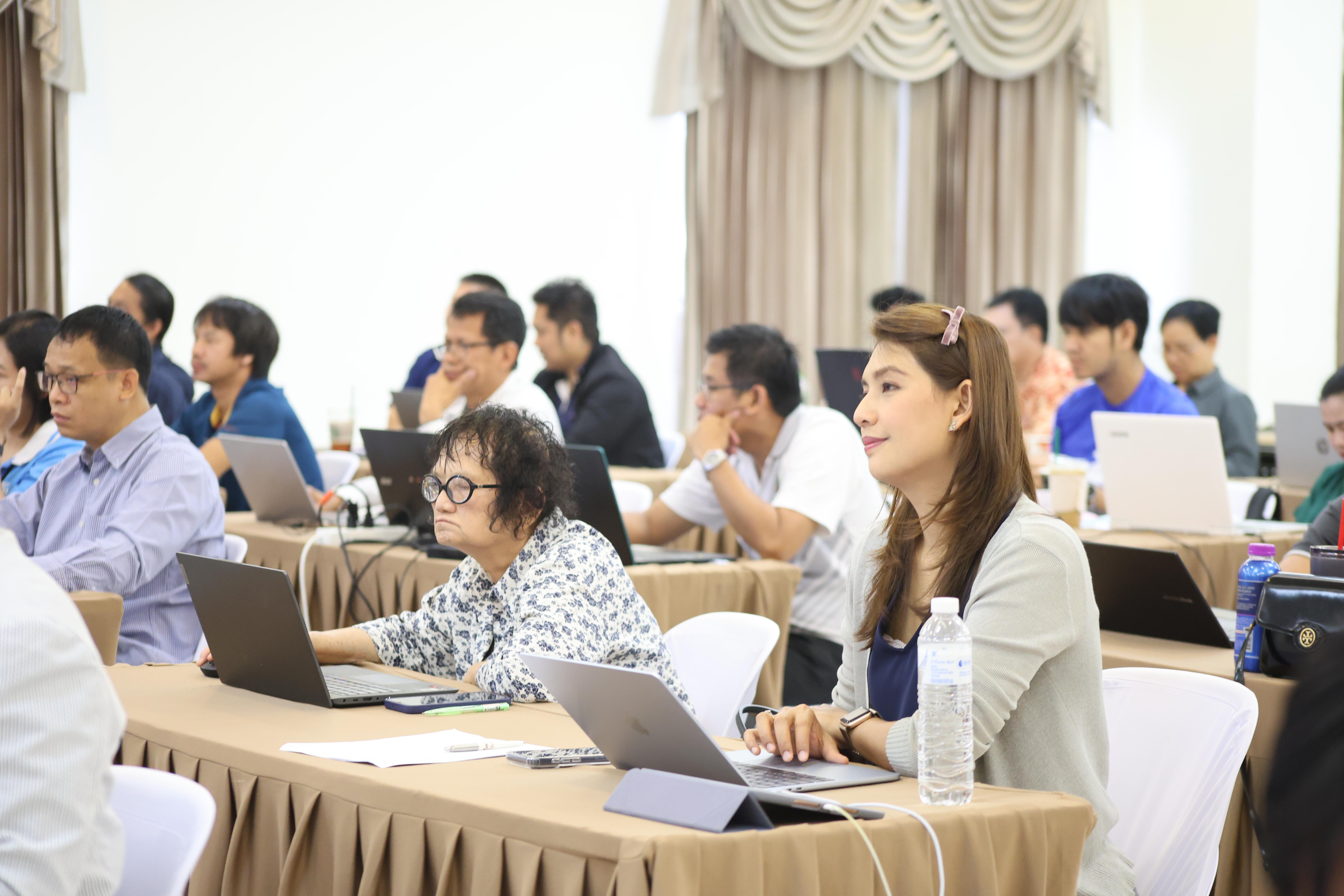 120. การอบรมในโมดูลที่ 8 เรื่อง “เทคโนโลยีดิจิทัลในการจัดการเรียนรู้” โดย ผู้ช่วยศาสตราจารย์ ดร.นรินธน์ นนทมาลย์