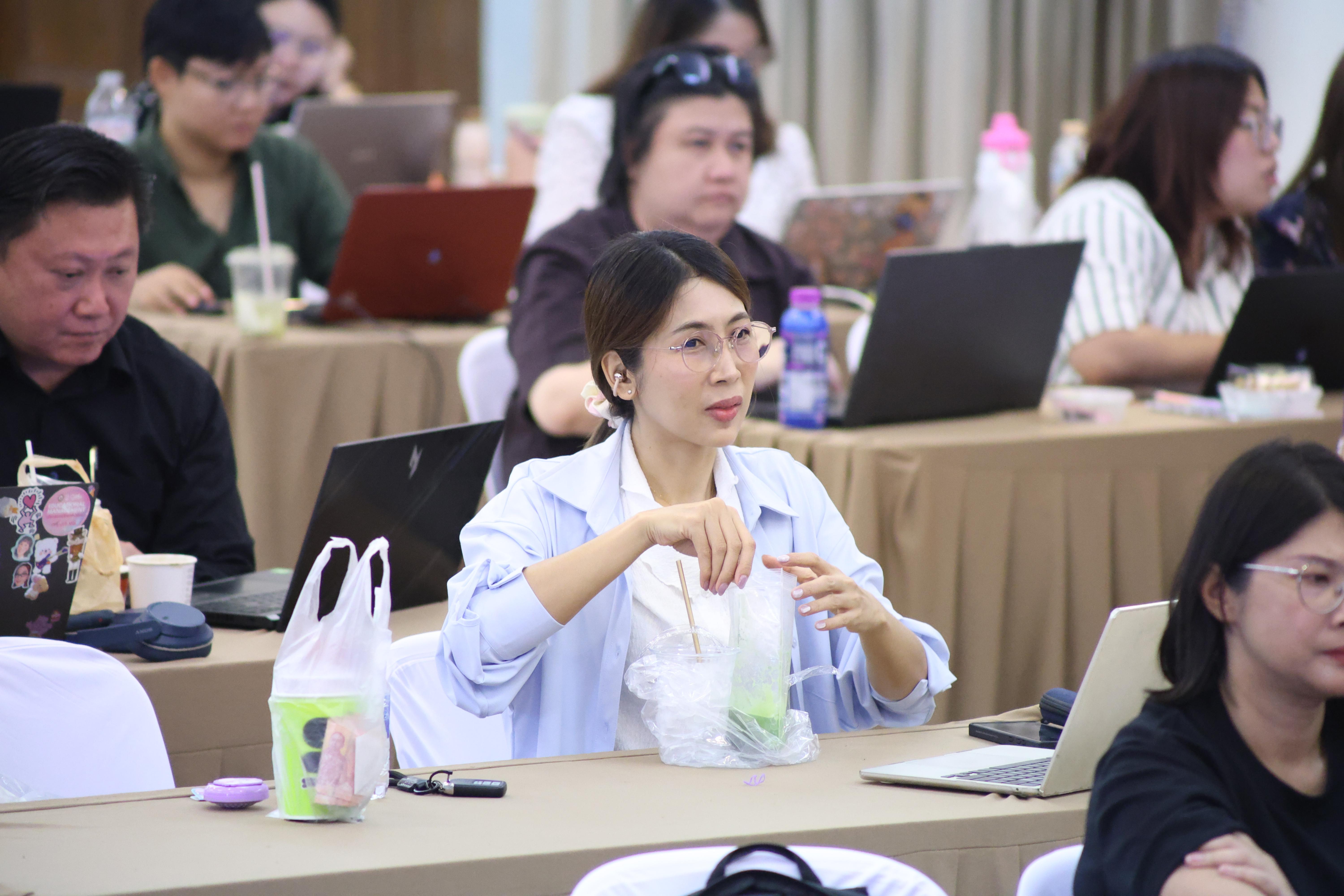 187. การอบรมในโมดูลที่ 8 เรื่อง “เทคโนโลยีดิจิทัลในการจัดการเรียนรู้” โดย ผู้ช่วยศาสตราจารย์ ดร.นรินธน์ นนทมาลย์