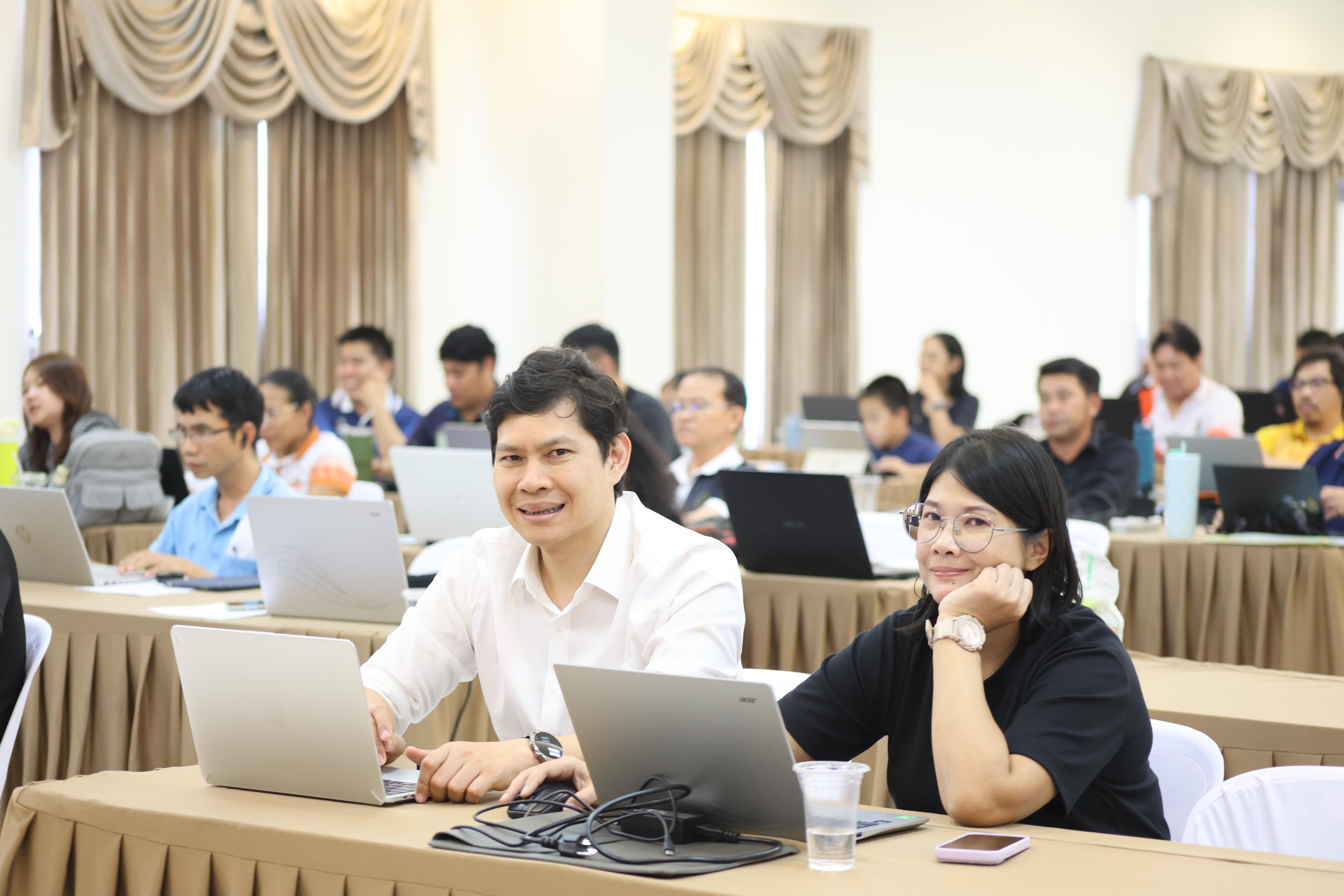 245. การอบรมในโมดูลที่ 8 เรื่อง “เทคโนโลยีดิจิทัลในการจัดการเรียนรู้” โดย ผู้ช่วยศาสตราจารย์ ดร.นรินธน์ นนทมาลย์