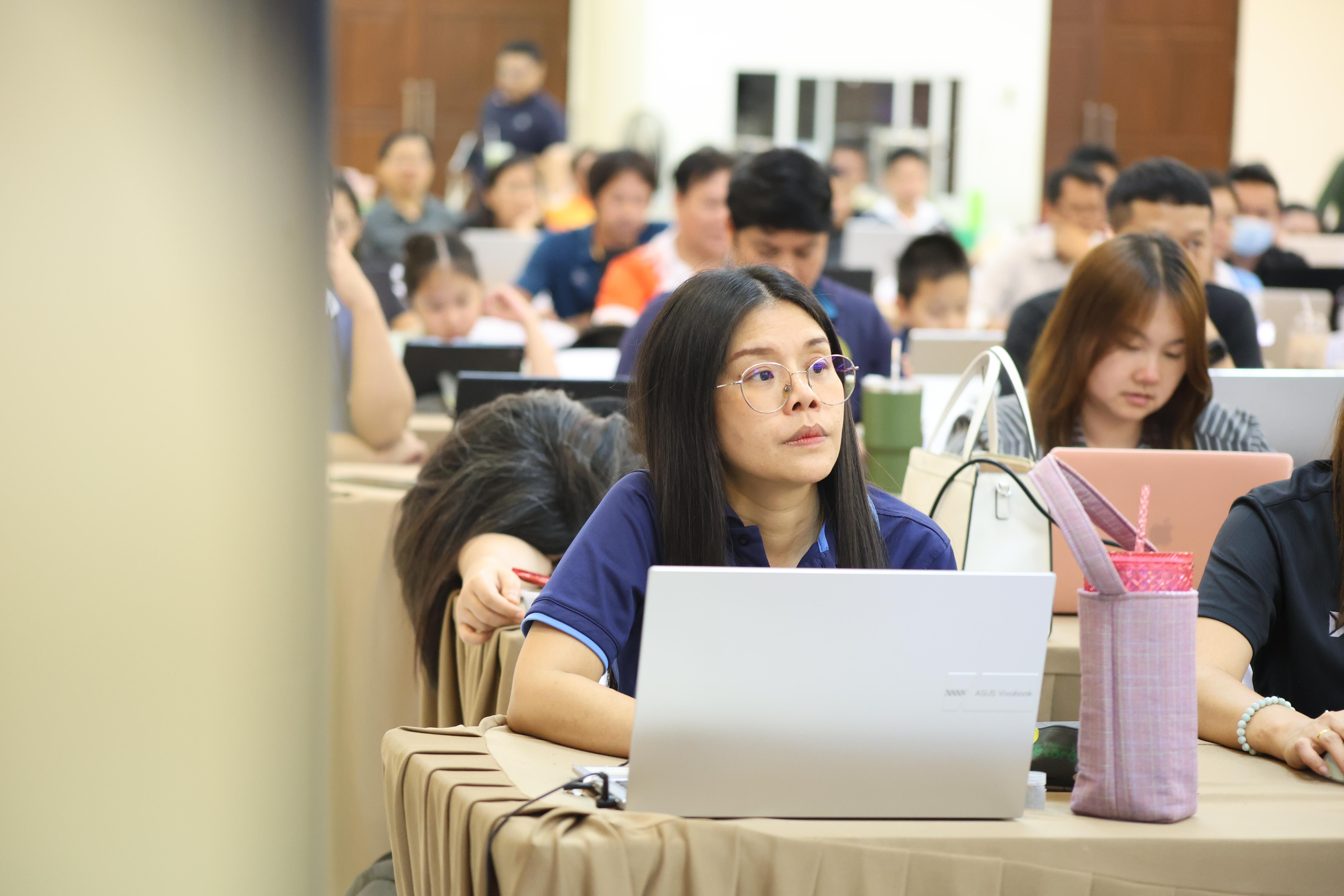 261. การอบรมในโมดูลที่ 8 เรื่อง “เทคโนโลยีดิจิทัลในการจัดการเรียนรู้” โดย ผู้ช่วยศาสตราจารย์ ดร.นรินธน์ นนทมาลย์