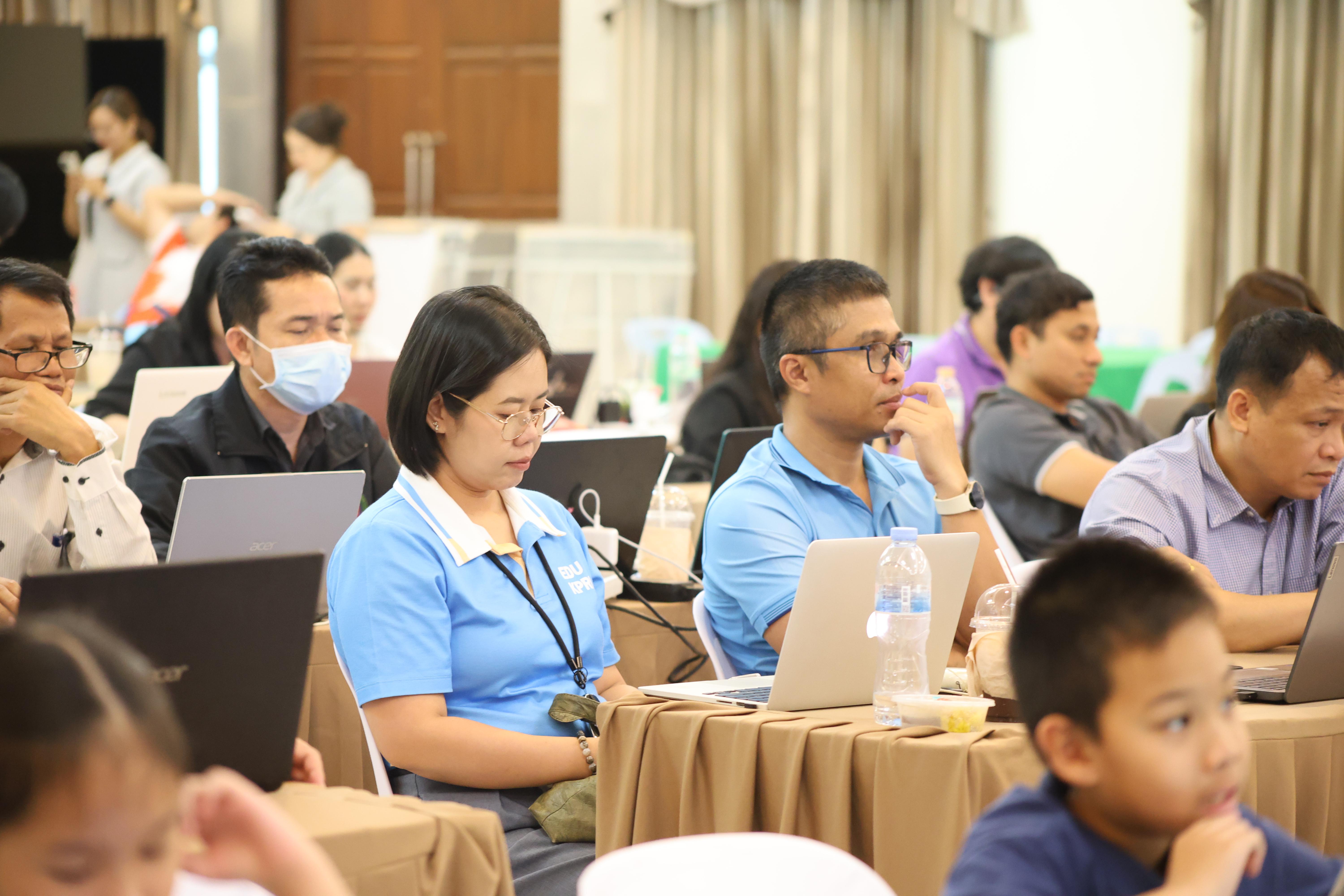 267. การอบรมในโมดูลที่ 8 เรื่อง “เทคโนโลยีดิจิทัลในการจัดการเรียนรู้” โดย ผู้ช่วยศาสตราจารย์ ดร.นรินธน์ นนทมาลย์