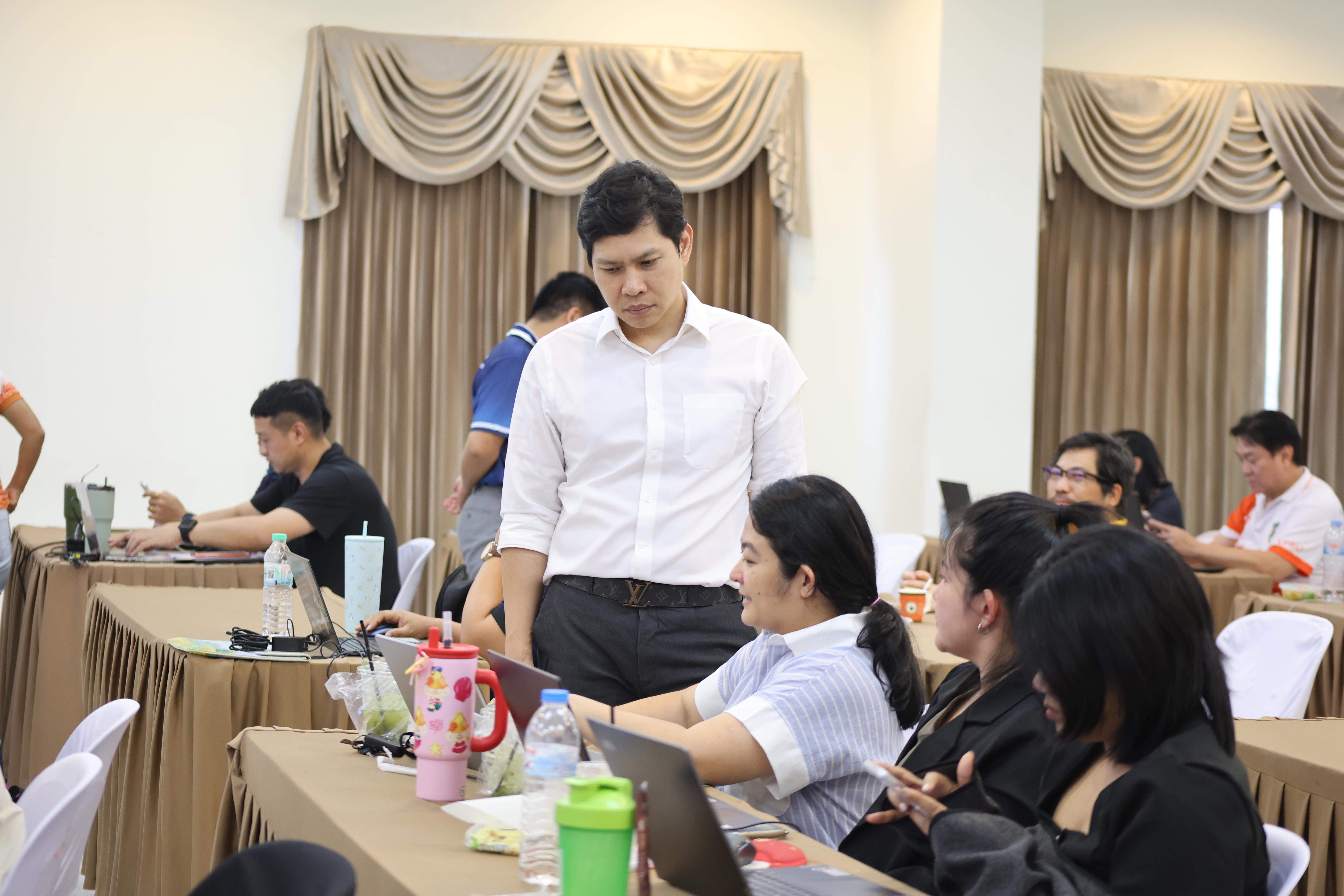 296. การอบรมในโมดูลที่ 8 เรื่อง “เทคโนโลยีดิจิทัลในการจัดการเรียนรู้” โดย ผู้ช่วยศาสตราจารย์ ดร.นรินธน์ นนทมาลย์