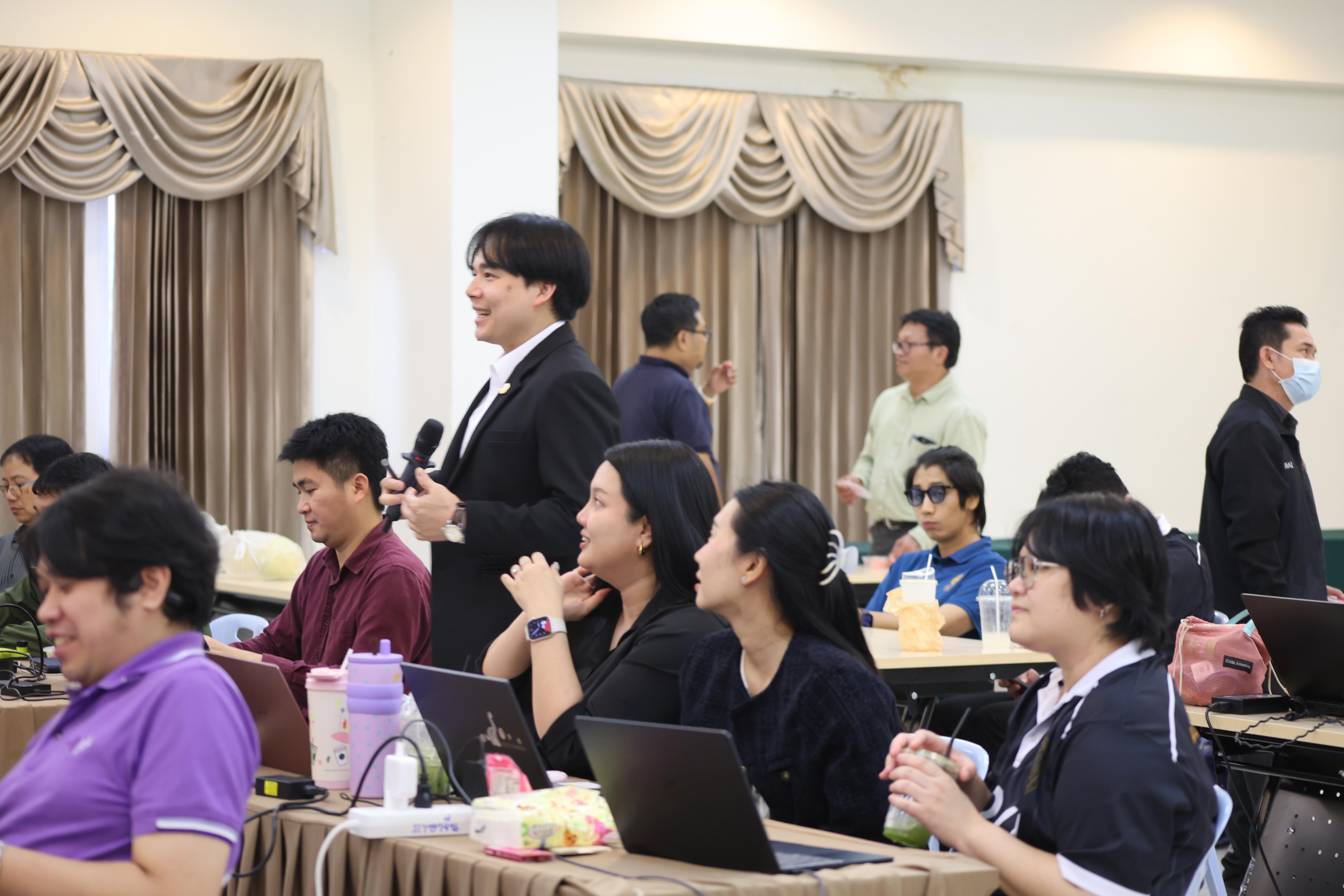304. การอบรมในโมดูลที่ 8 เรื่อง “เทคโนโลยีดิจิทัลในการจัดการเรียนรู้” โดย ผู้ช่วยศาสตราจารย์ ดร.นรินธน์ นนทมาลย์
