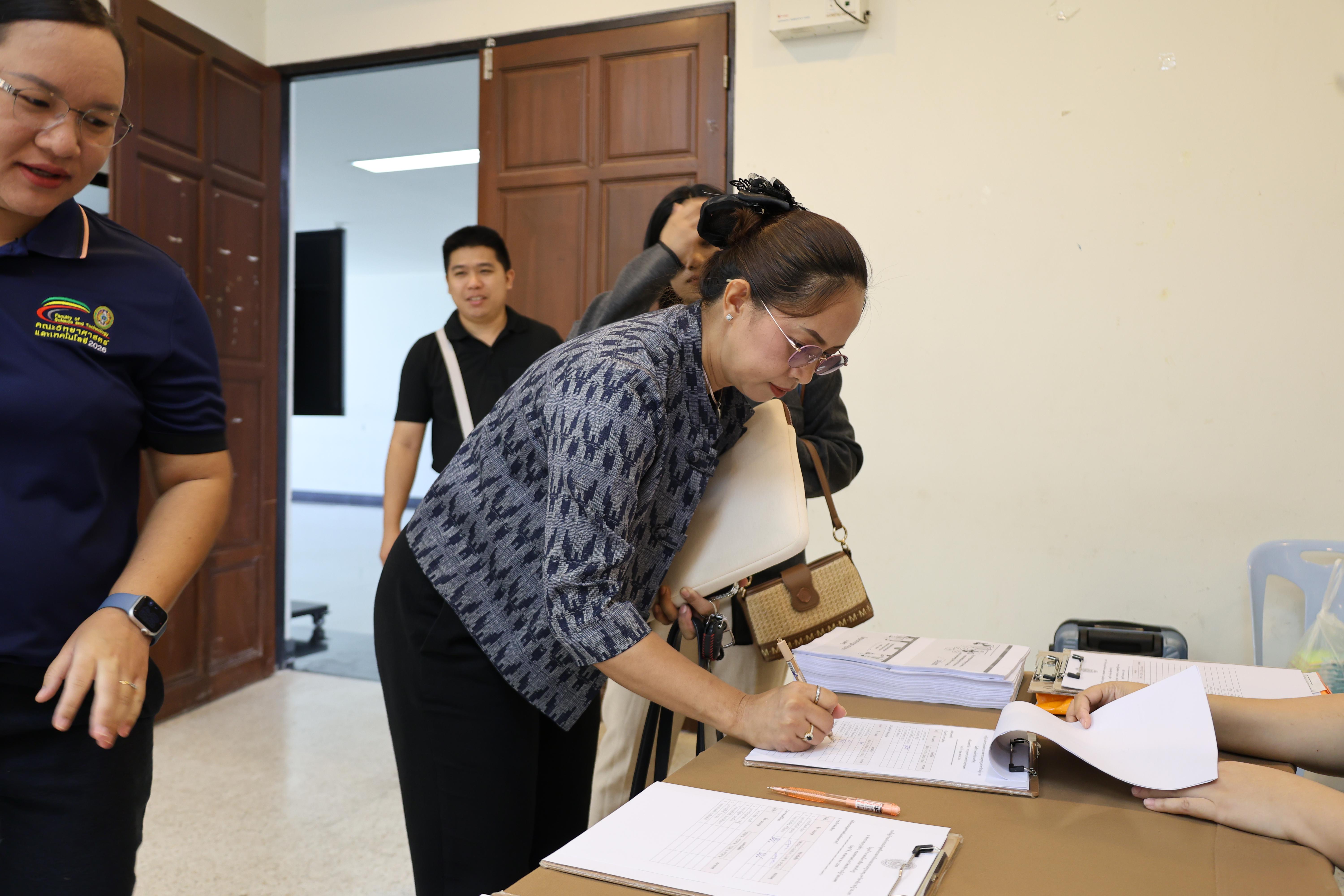 11. วันนี้เป็นการอบรมในโมดูลที่ 2  เรื่อง “ภาษาเพื่อการสื่อสารสำหรับครู”