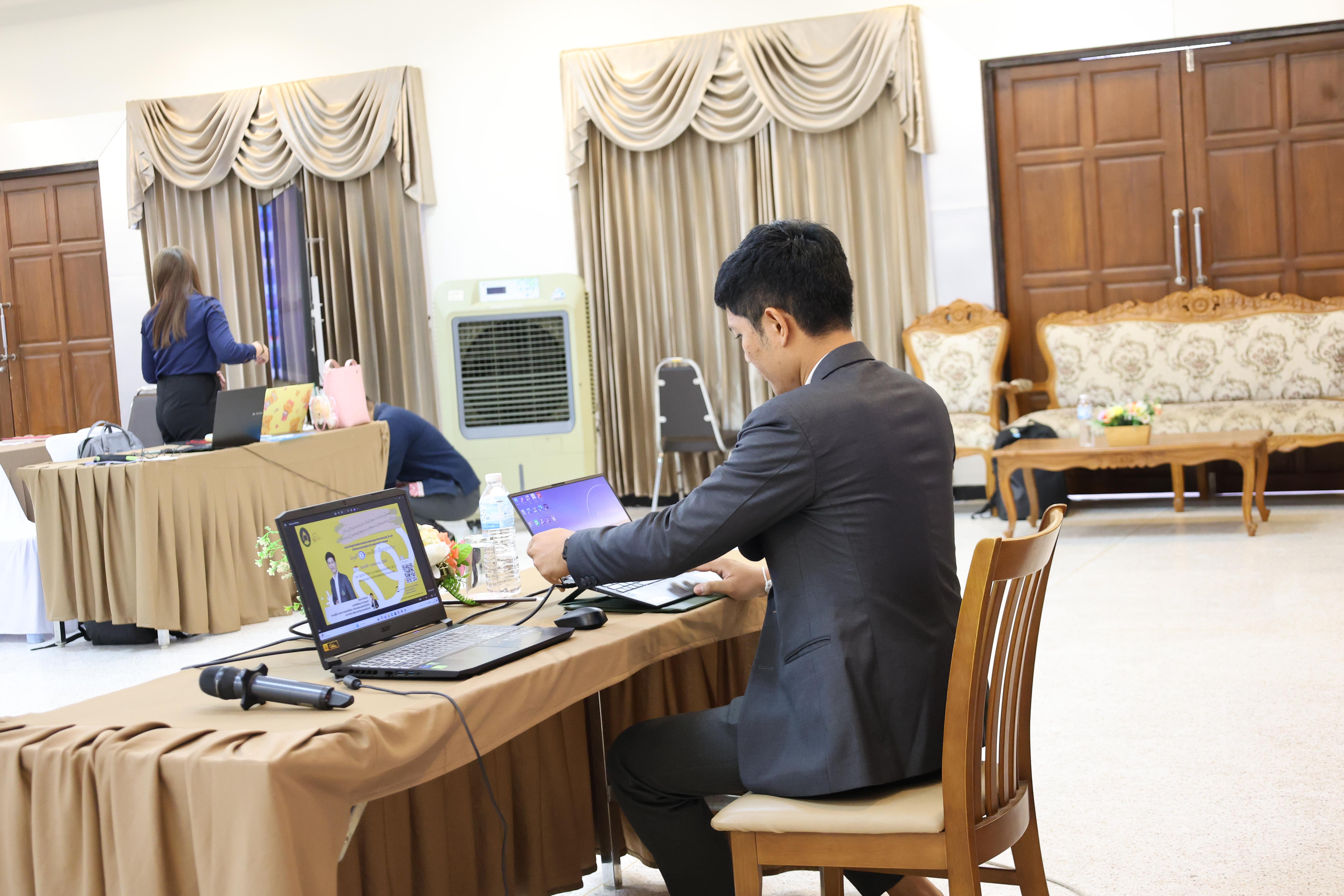 49. วันนี้เป็นการอบรมในโมดูลที่ 2  เรื่อง “ภาษาเพื่อการสื่อสารสำหรับครู”