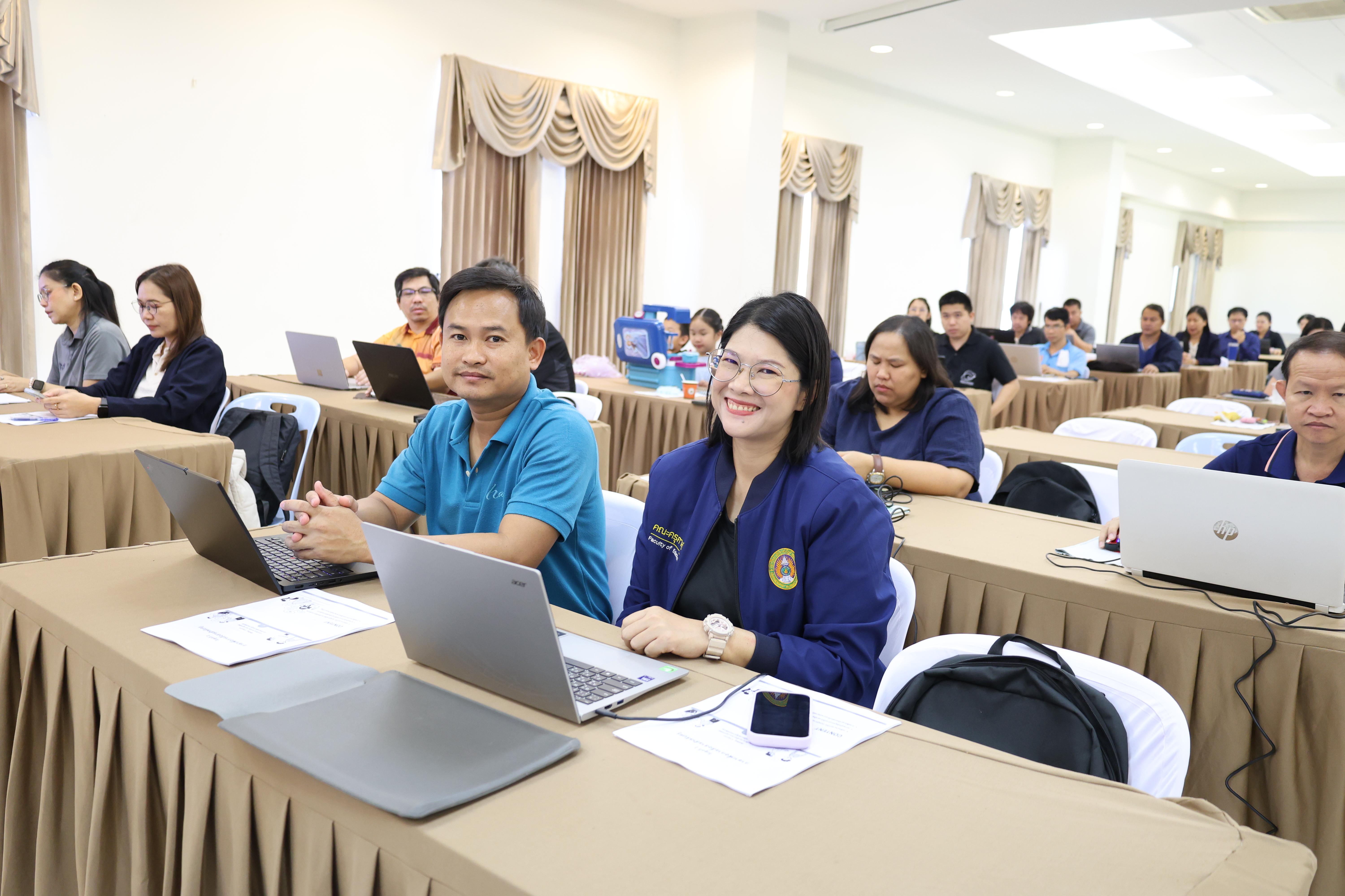 53. วันนี้เป็นการอบรมในโมดูลที่ 2  เรื่อง “ภาษาเพื่อการสื่อสารสำหรับครู”