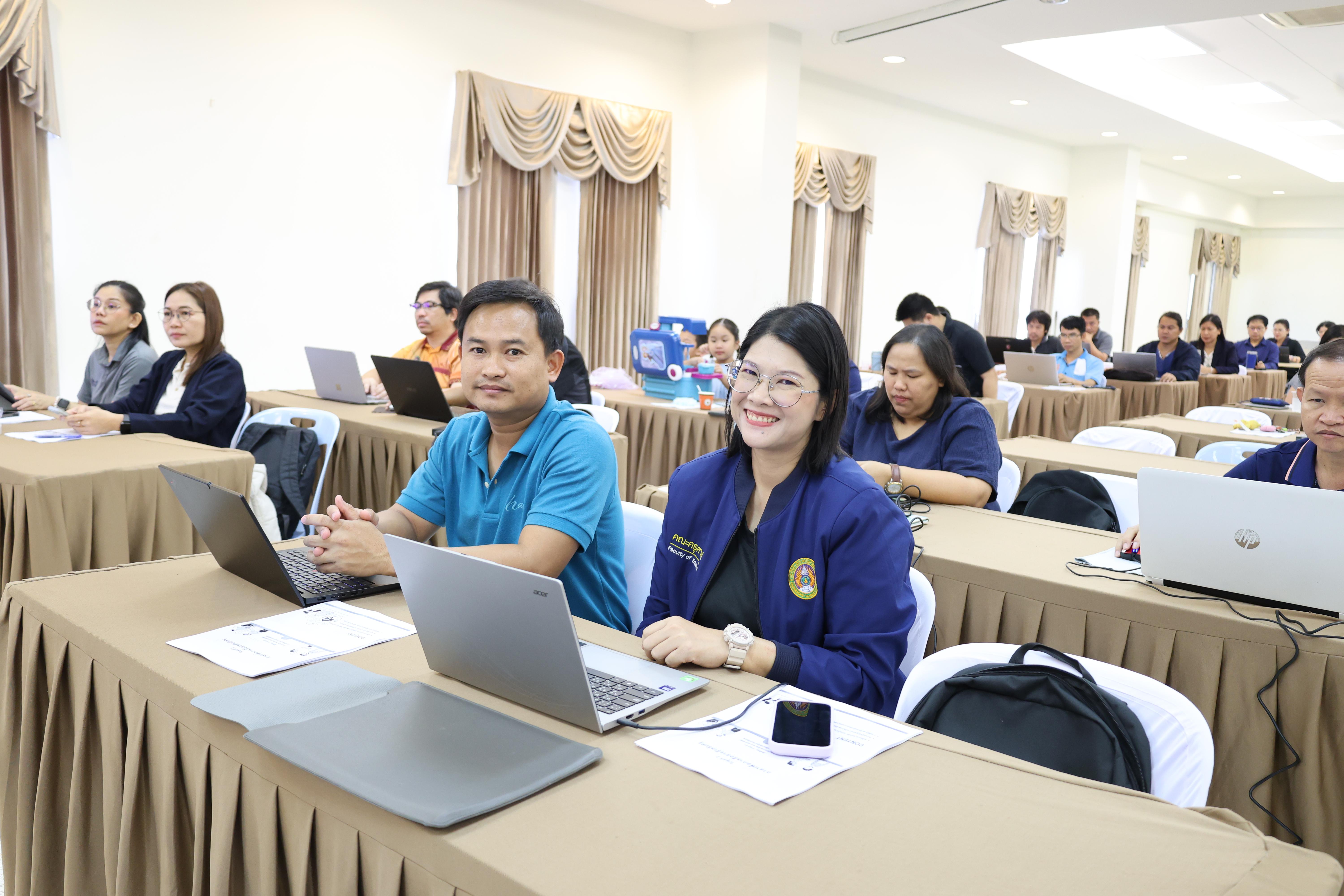 54. วันนี้เป็นการอบรมในโมดูลที่ 2  เรื่อง “ภาษาเพื่อการสื่อสารสำหรับครู”