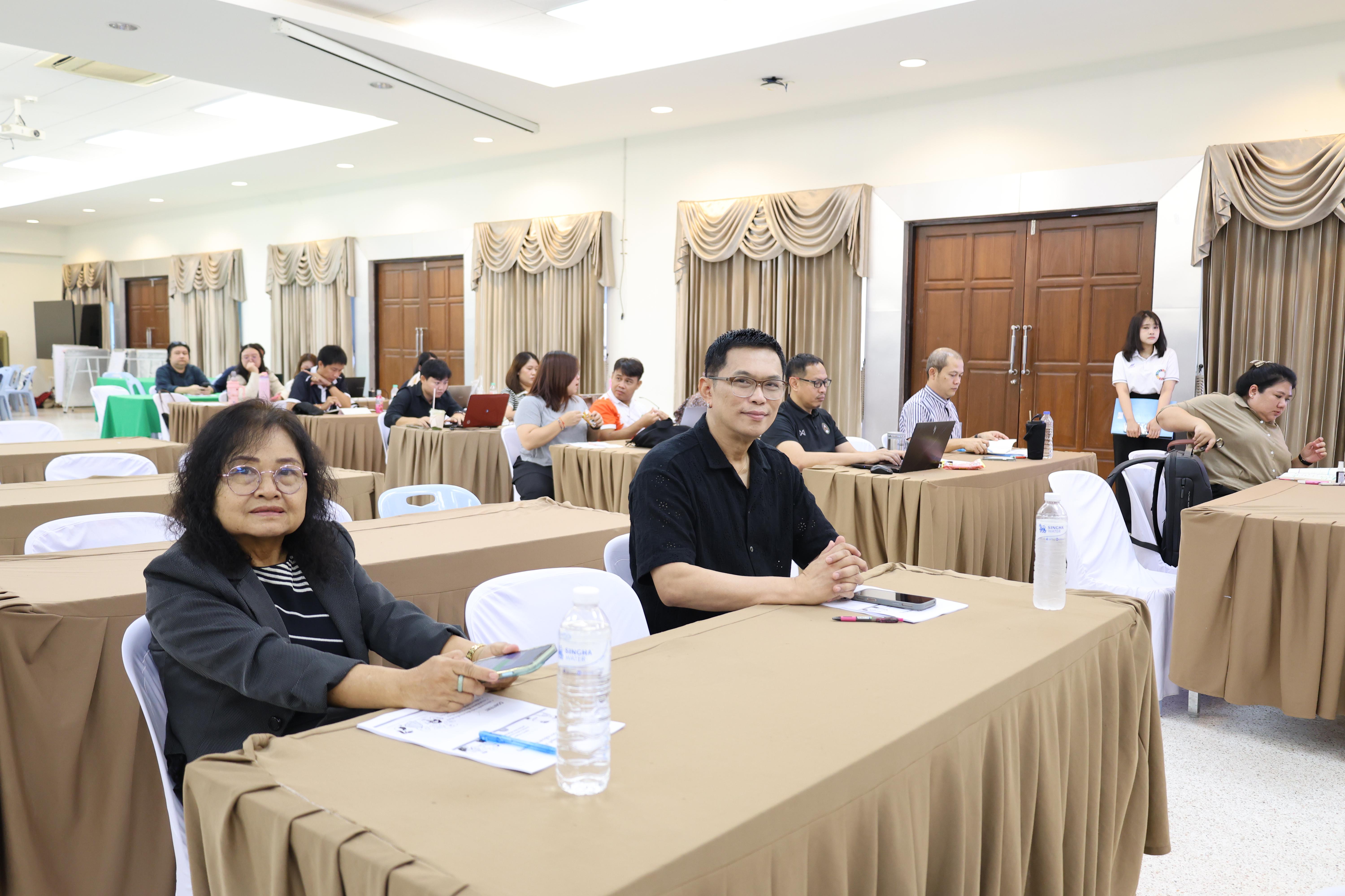 56. วันนี้เป็นการอบรมในโมดูลที่ 2  เรื่อง “ภาษาเพื่อการสื่อสารสำหรับครู”