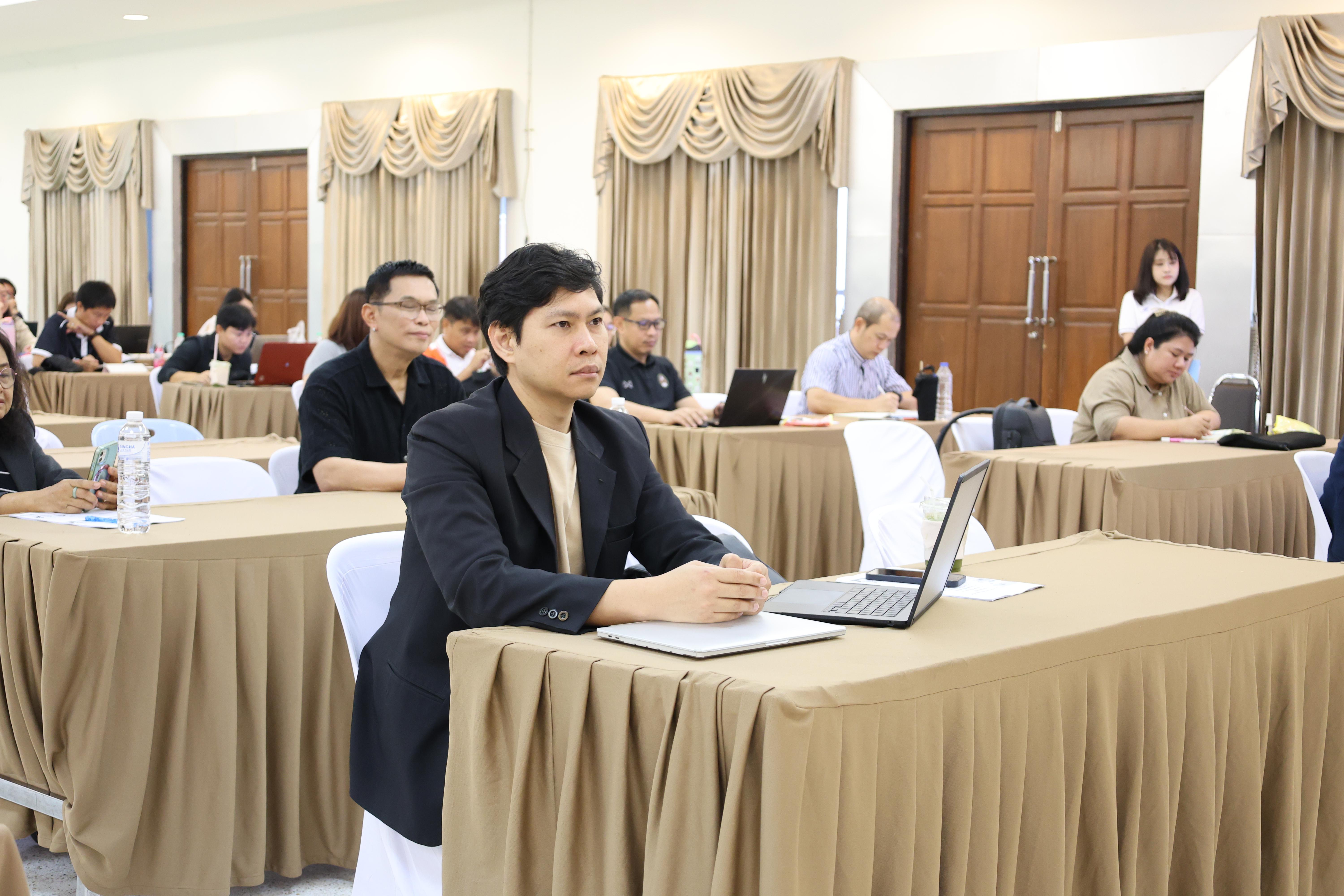 57. วันนี้เป็นการอบรมในโมดูลที่ 2  เรื่อง “ภาษาเพื่อการสื่อสารสำหรับครู”