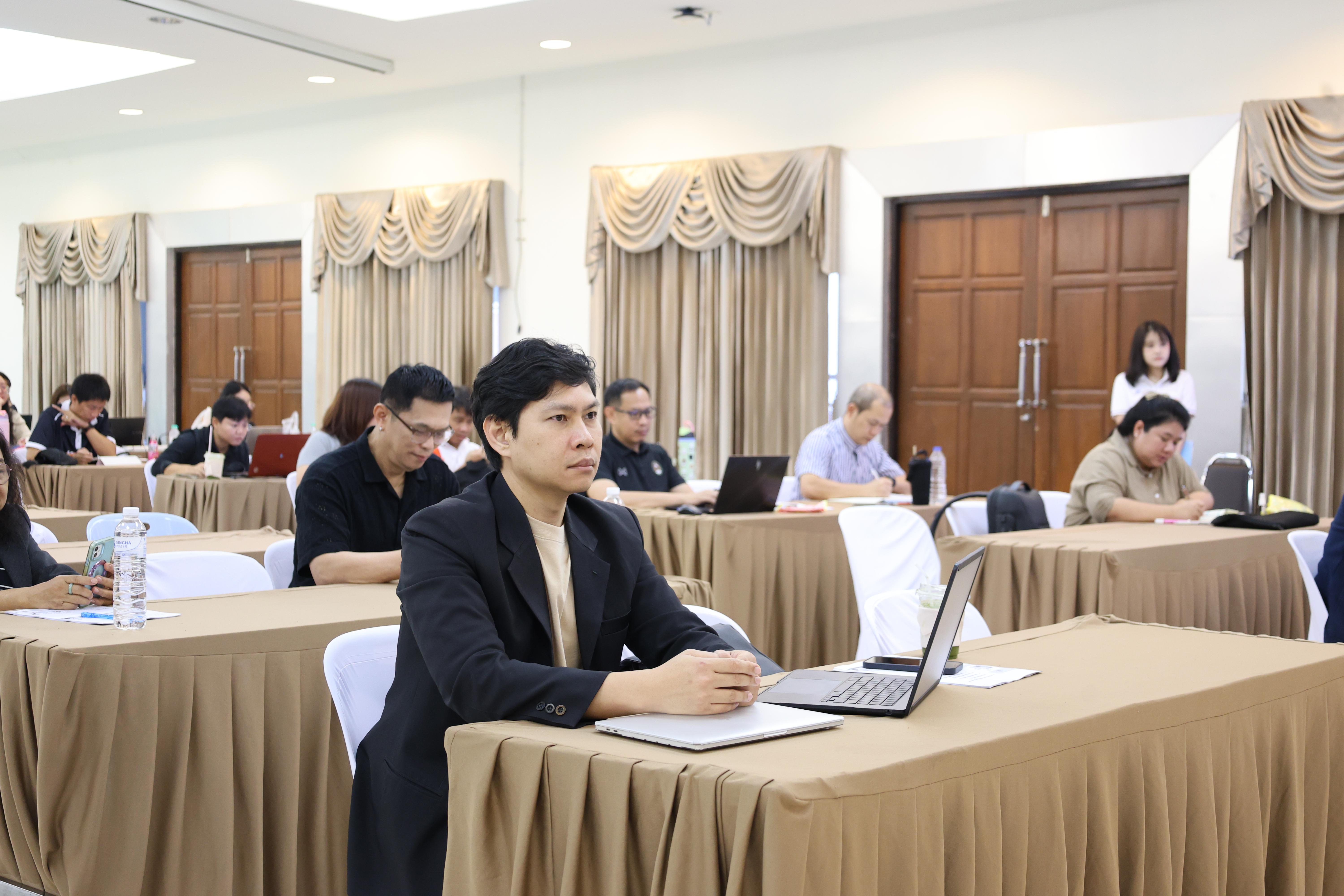 58. วันนี้เป็นการอบรมในโมดูลที่ 2  เรื่อง “ภาษาเพื่อการสื่อสารสำหรับครู”