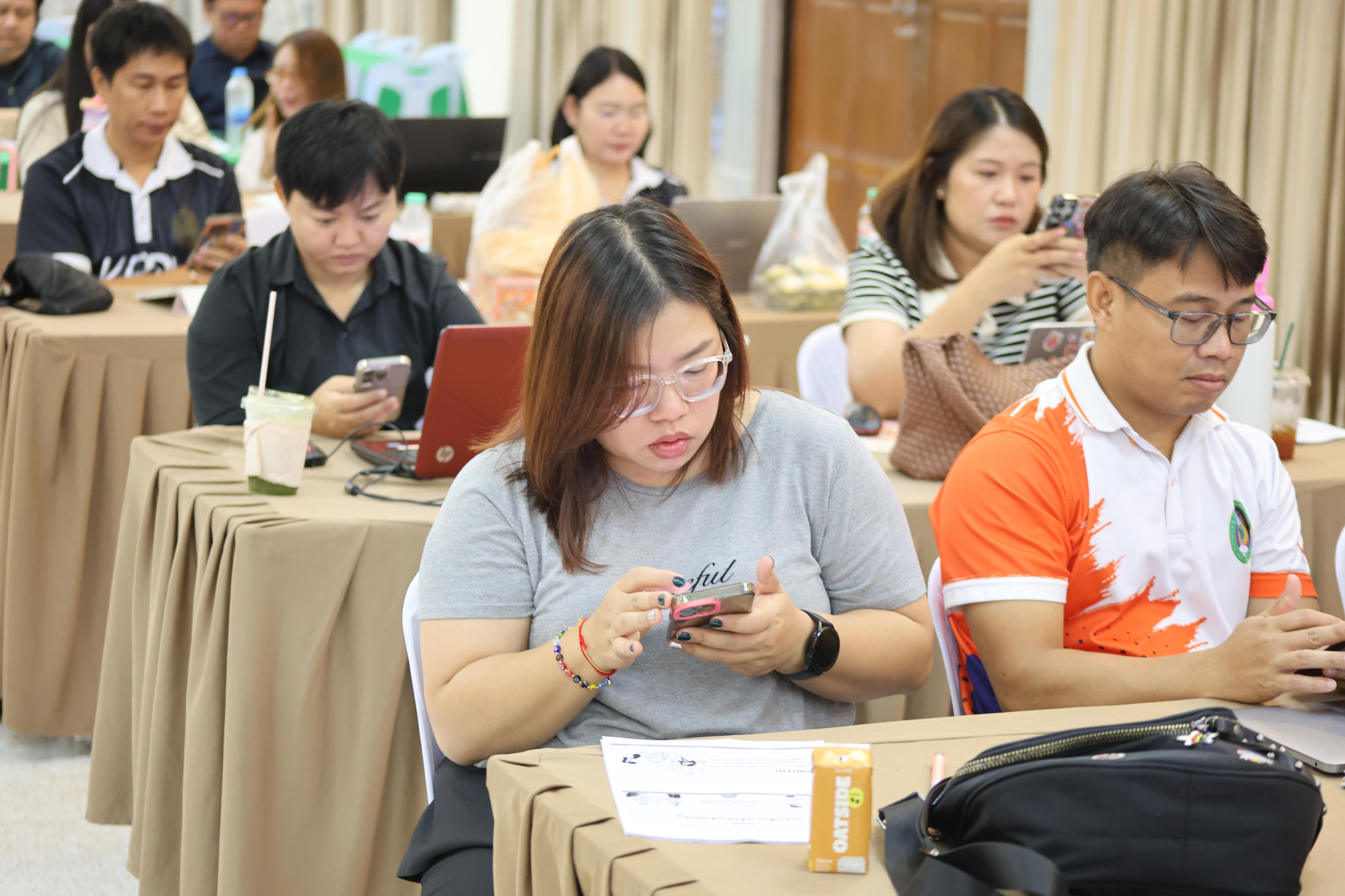 75. วันนี้เป็นการอบรมในโมดูลที่ 2  เรื่อง “ภาษาเพื่อการสื่อสารสำหรับครู”