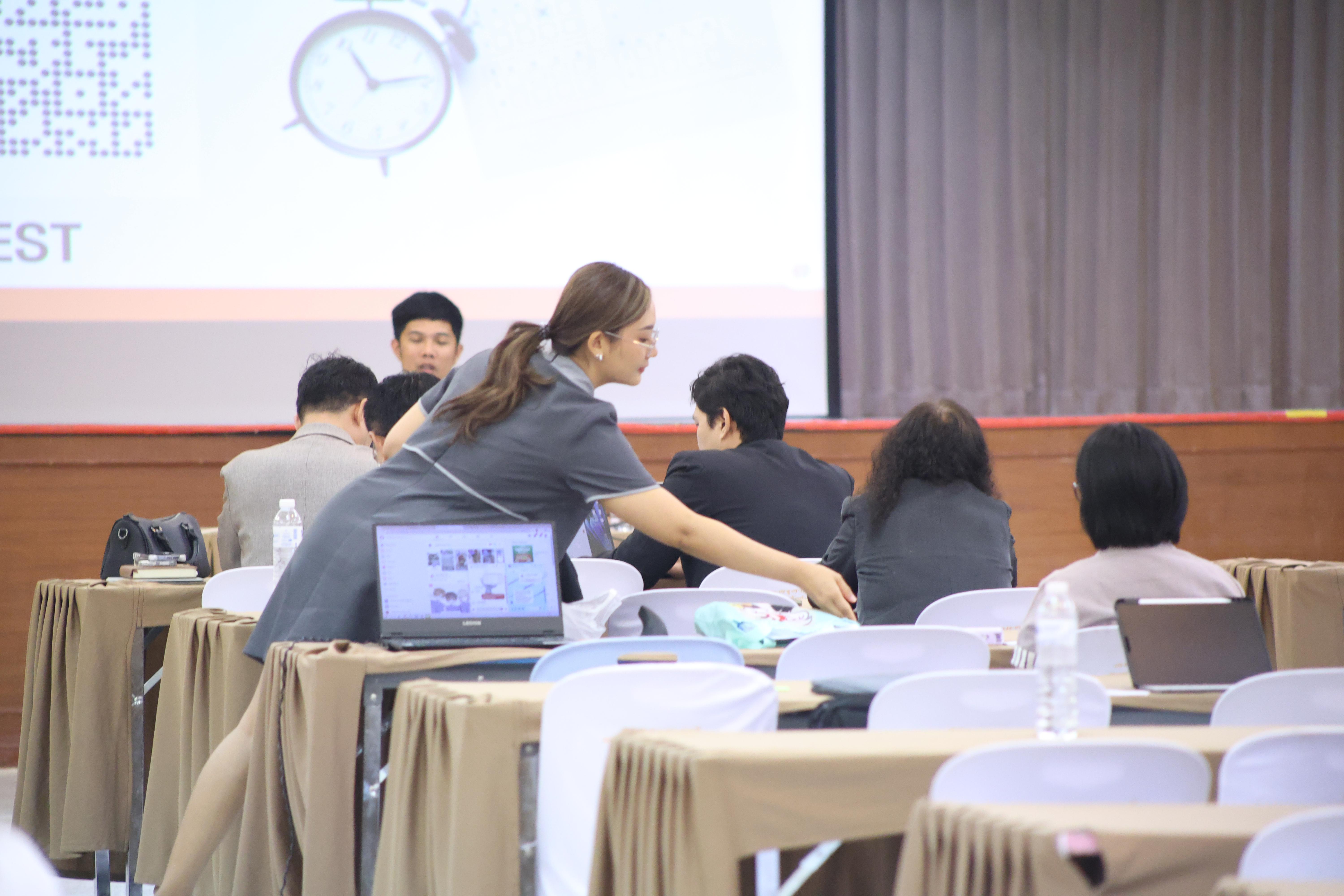 111. วันนี้เป็นการอบรมในโมดูลที่ 2  เรื่อง “ภาษาเพื่อการสื่อสารสำหรับครู”