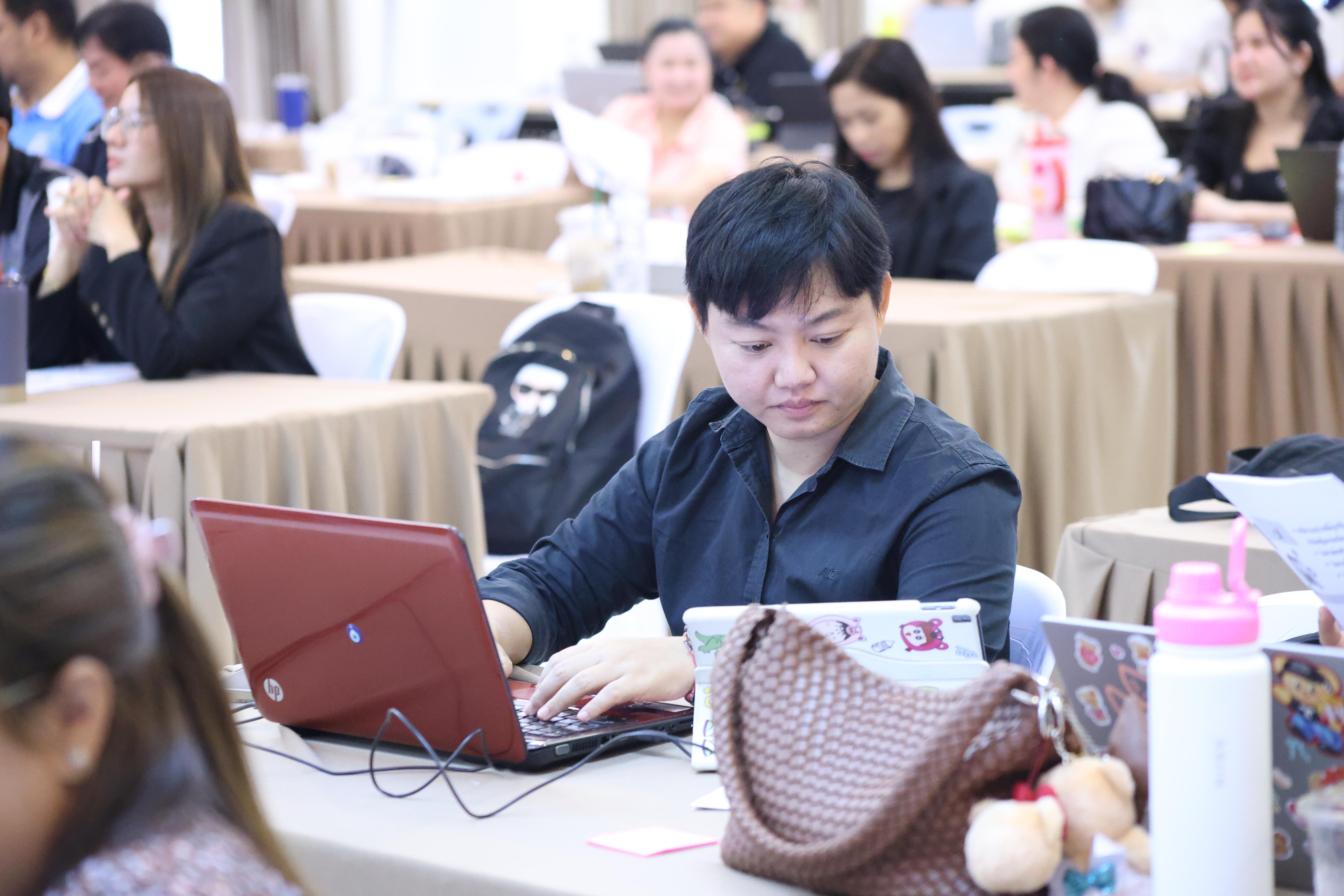 121. วันนี้เป็นการอบรมในโมดูลที่ 2  เรื่อง “ภาษาเพื่อการสื่อสารสำหรับครู”