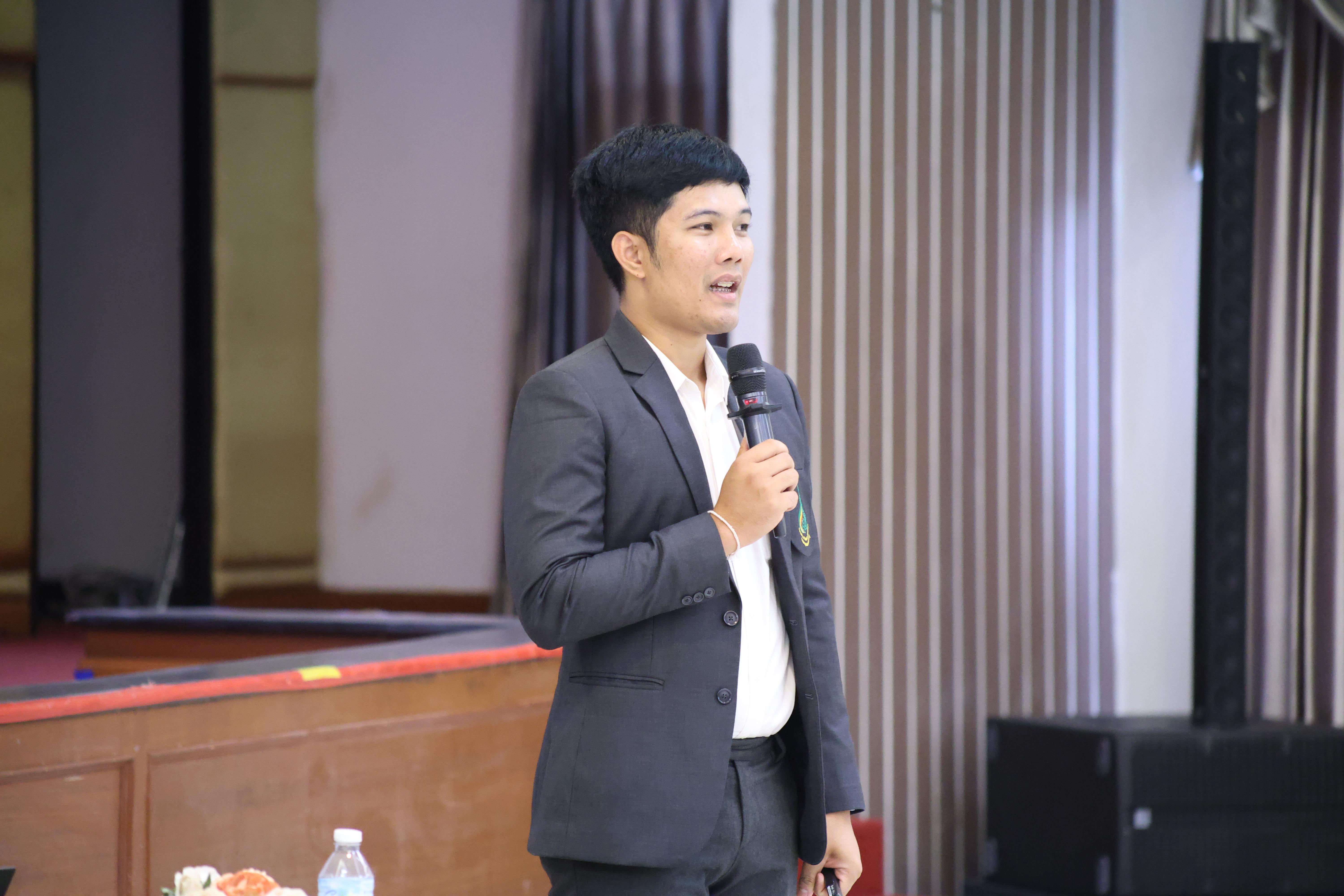 122. วันนี้เป็นการอบรมในโมดูลที่ 2  เรื่อง “ภาษาเพื่อการสื่อสารสำหรับครู”