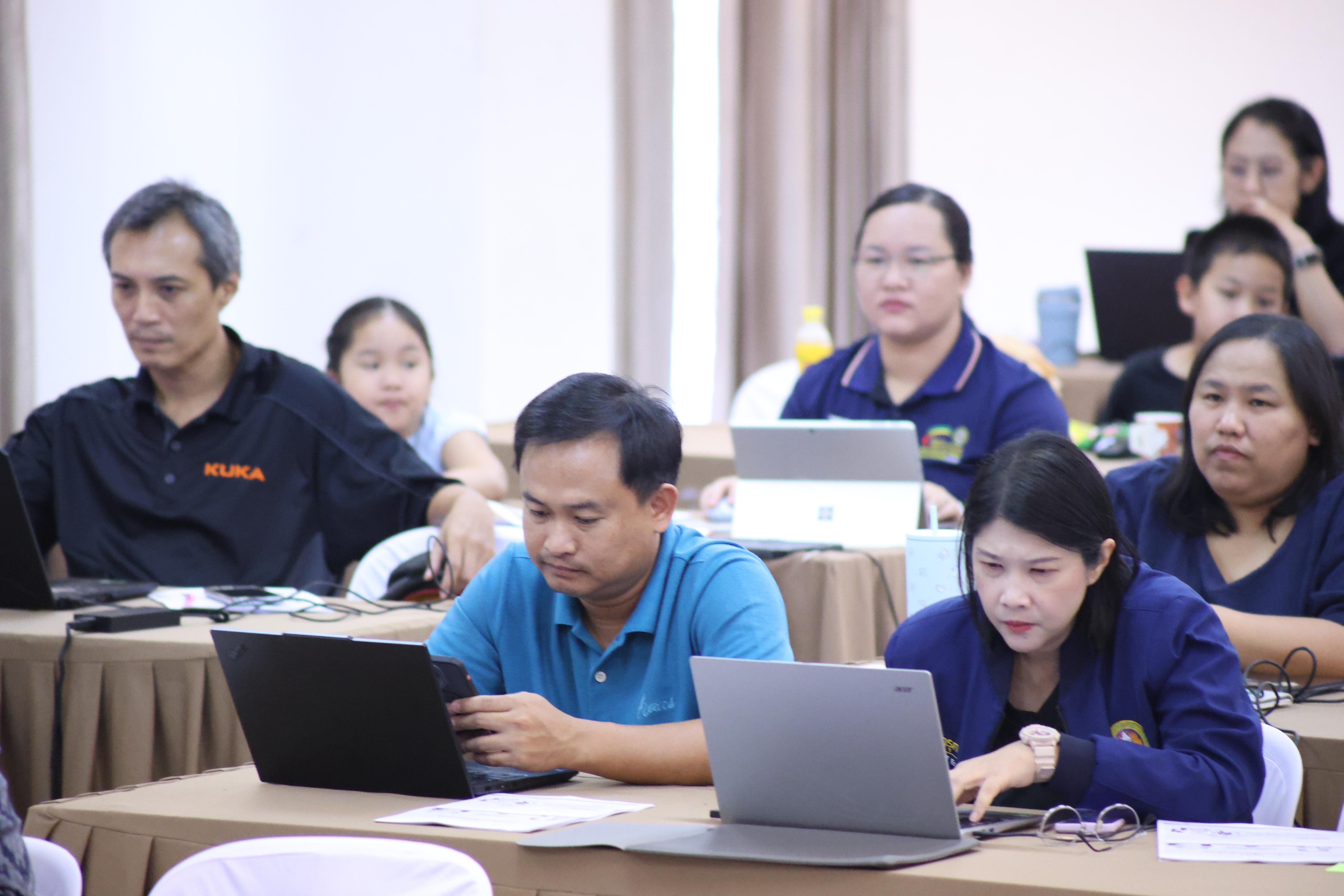 141. วันนี้เป็นการอบรมในโมดูลที่ 2  เรื่อง “ภาษาเพื่อการสื่อสารสำหรับครู”