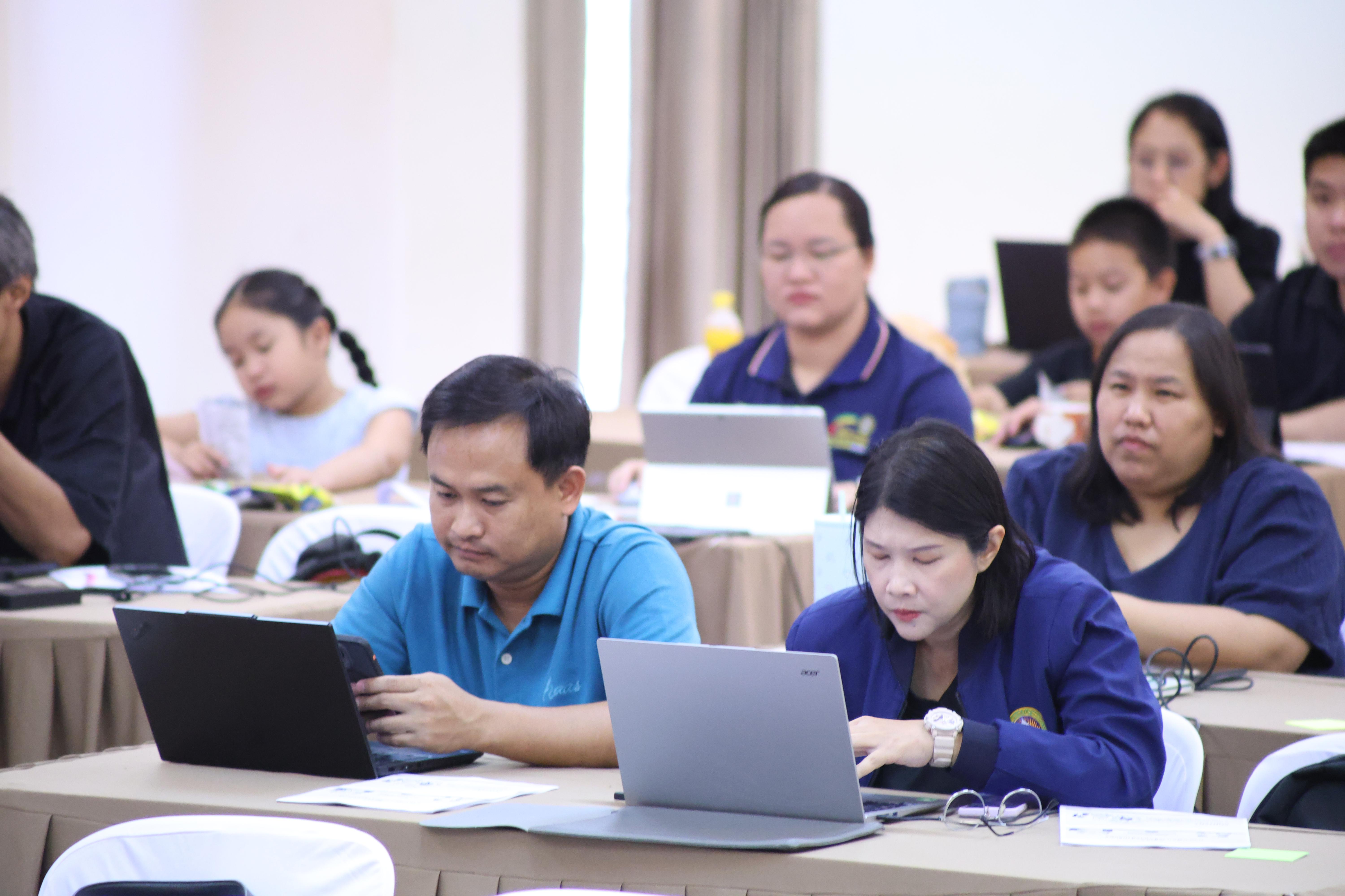 142. วันนี้เป็นการอบรมในโมดูลที่ 2  เรื่อง “ภาษาเพื่อการสื่อสารสำหรับครู”
