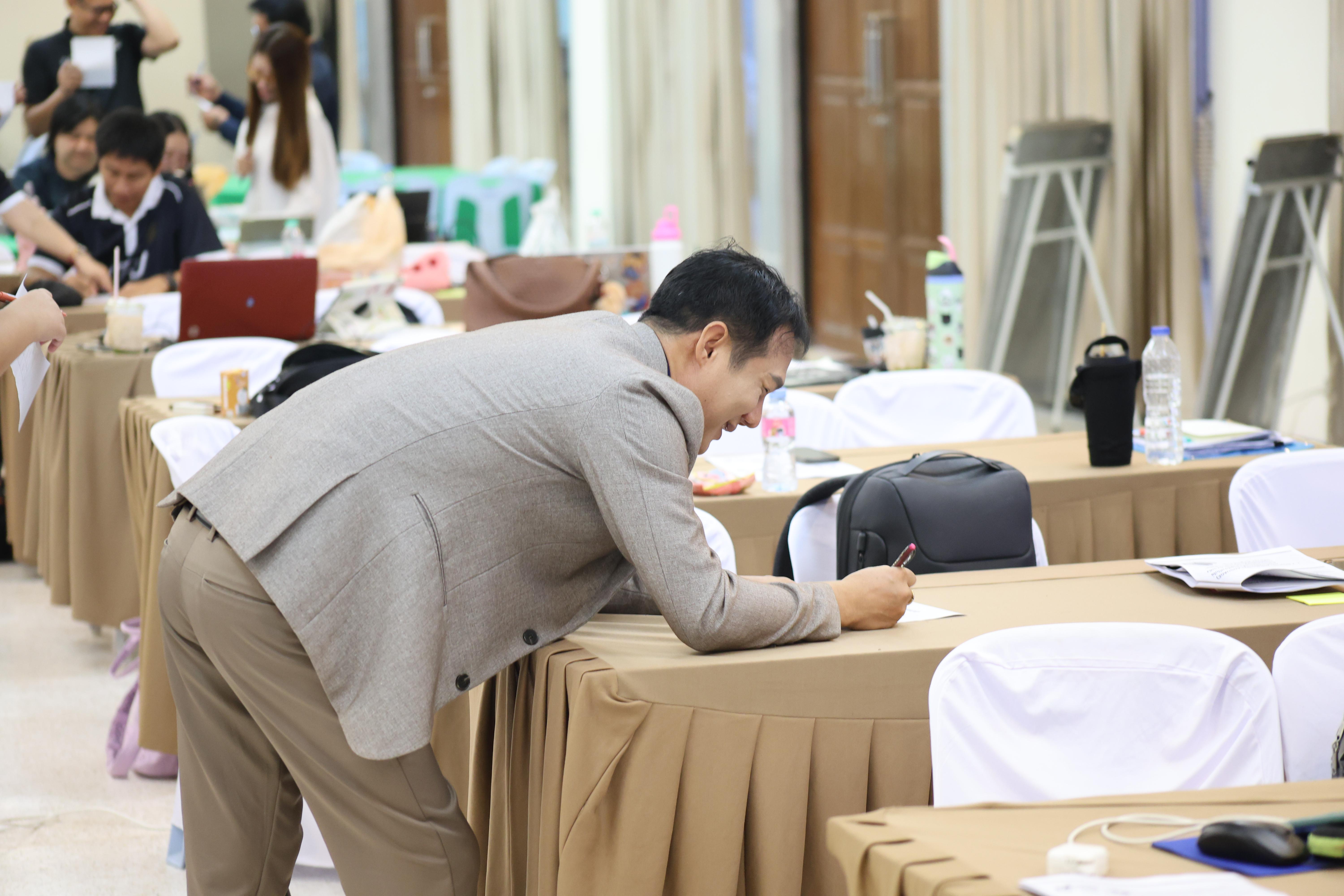 185. วันนี้เป็นการอบรมในโมดูลที่ 2  เรื่อง “ภาษาเพื่อการสื่อสารสำหรับครู”